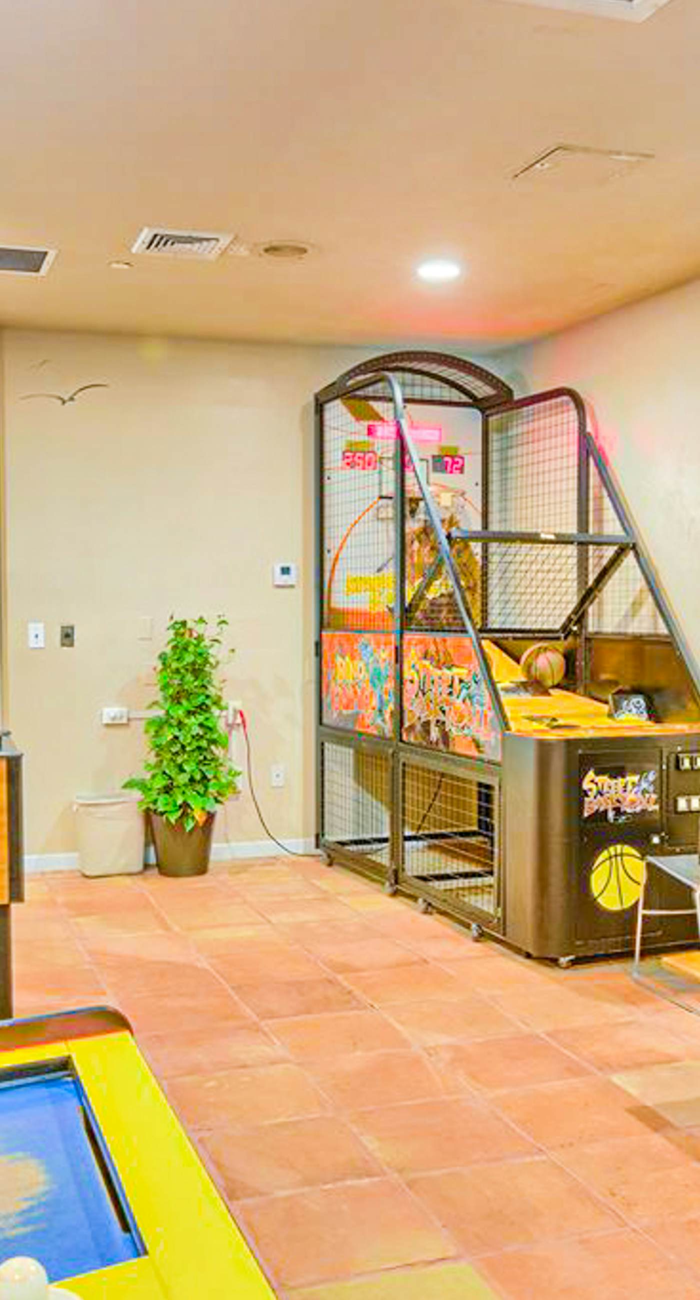 Gulffront Condo W Furnished Deck, Beach Access, Fast WiFi & Shared Pool Hot Tub