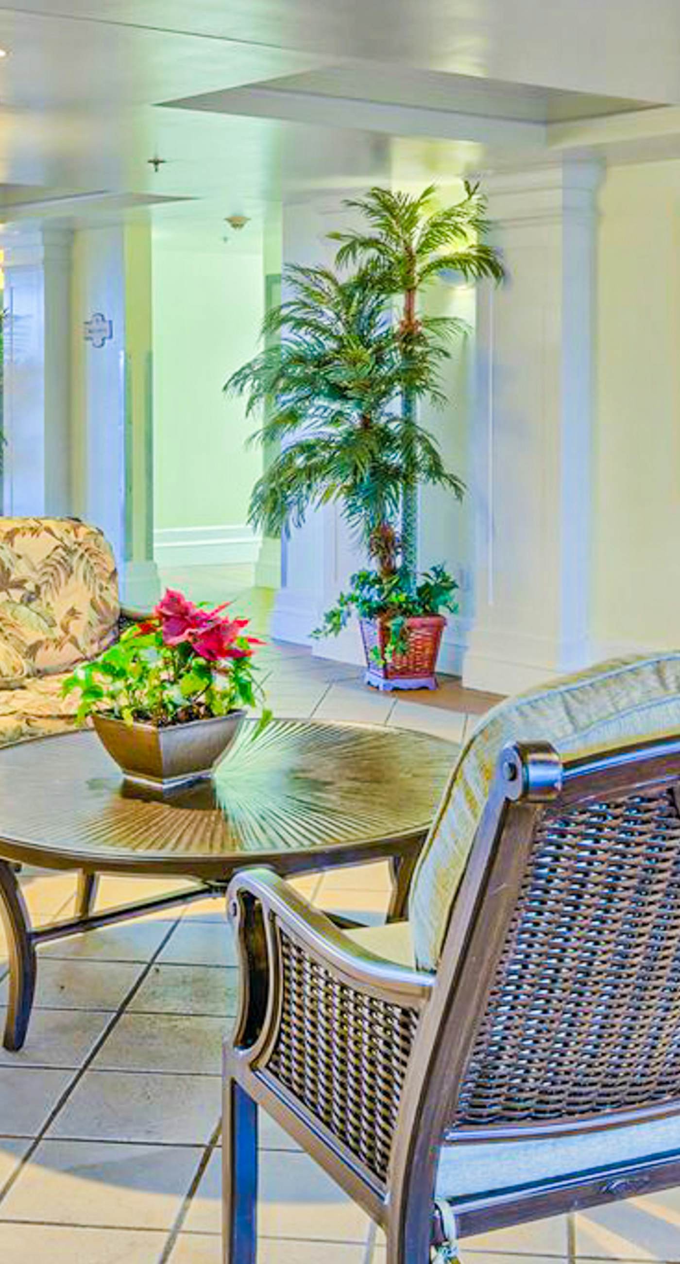 Gulffront Condo W Furnished Deck, Beach Access, Fast WiFi & Shared Pool Hot Tub