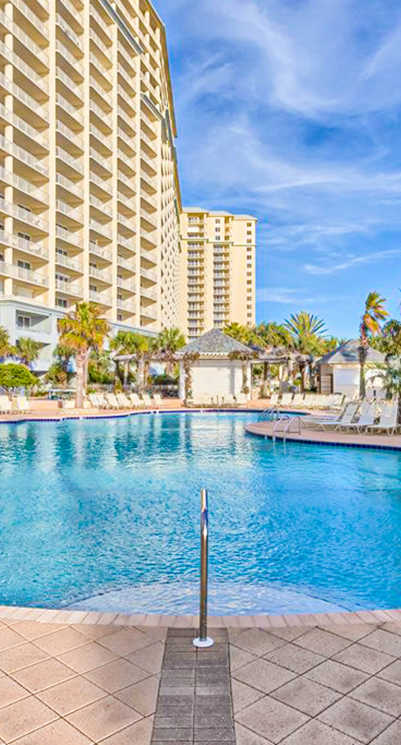 Gulffront Condo W Furnished Deck, Beach Access, Fast WiFi & Shared Pool Hot Tub