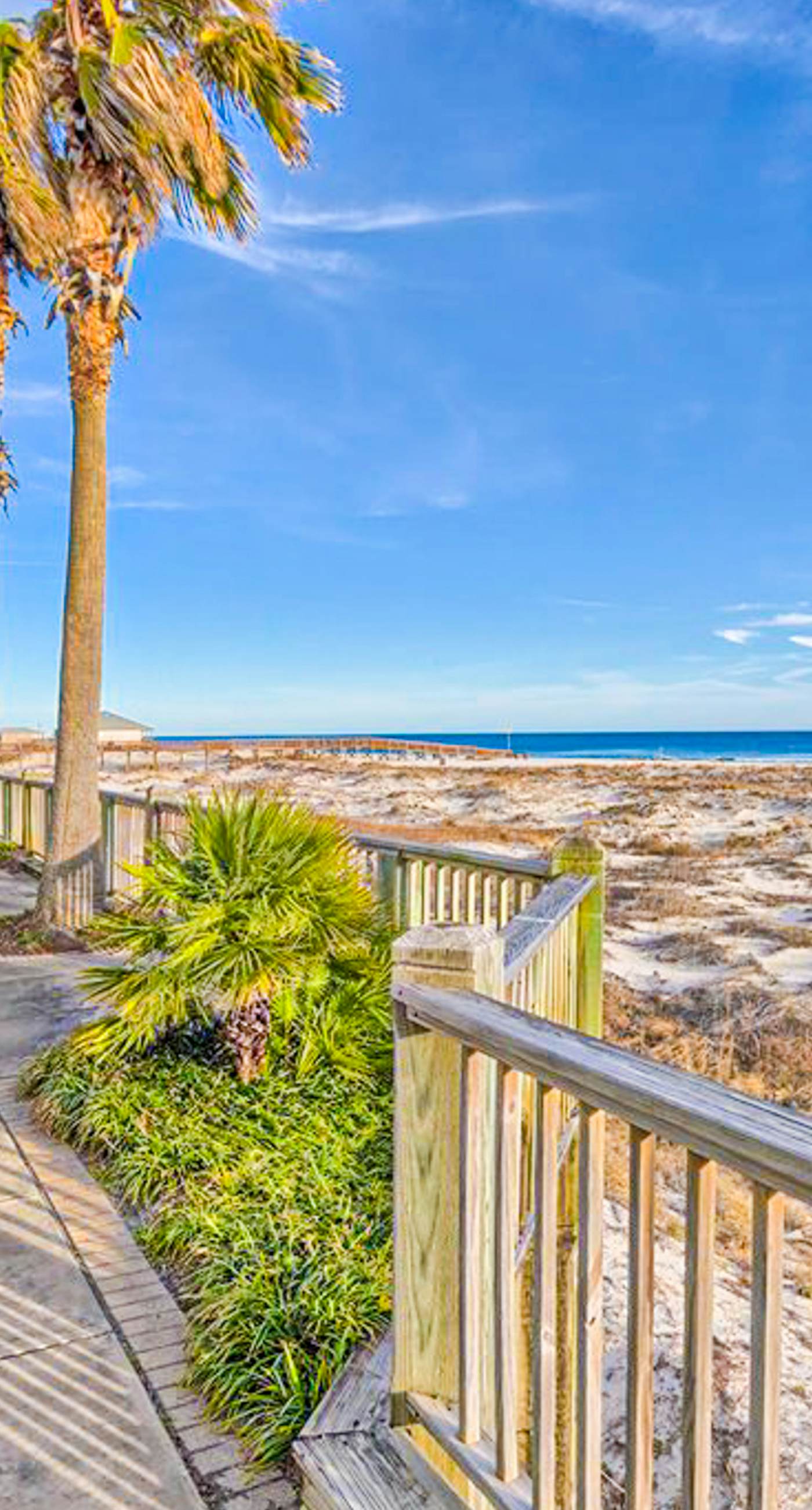 Gulffront Condo W Furnished Deck, Beach Access, Fast WiFi & Shared Pool Hot Tub