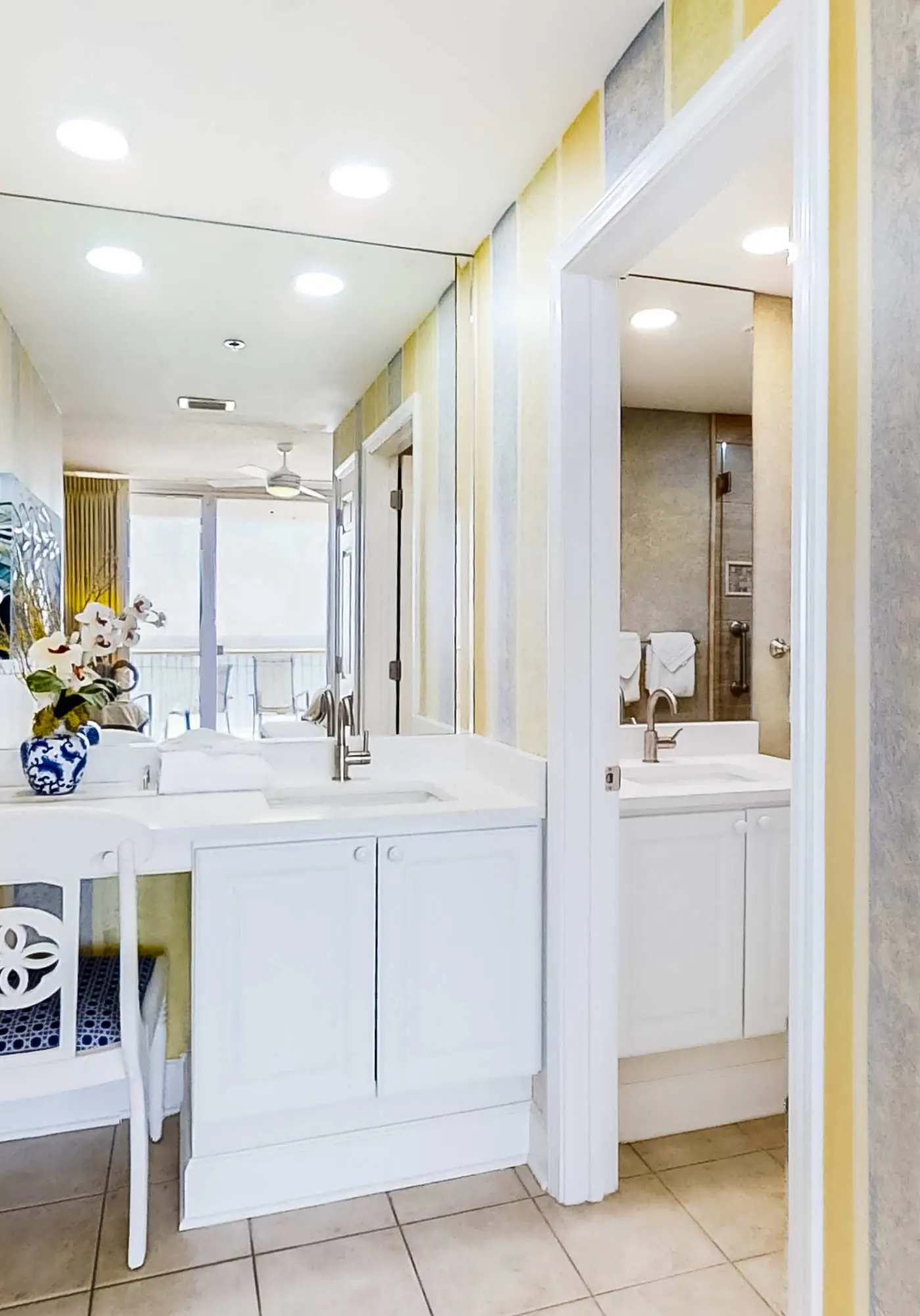 Wonderful Condo on 12th Floor of Luxurious Resort with Shared Hot Tub & Pool, AC