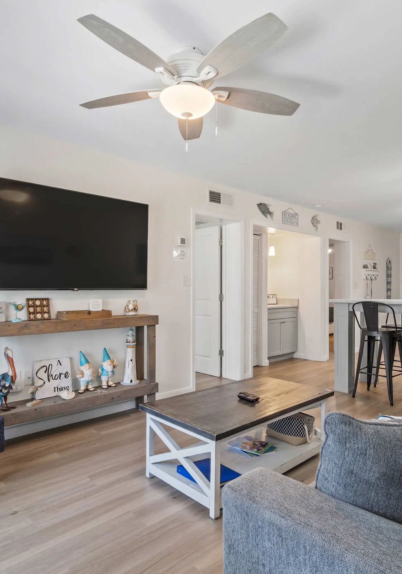Third-floor condo with pool, hot tub, partial ocean view, gym, & central AC
