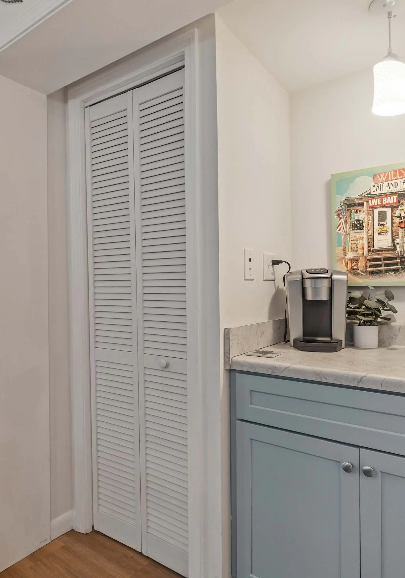 Third-floor condo with pool, hot tub, partial ocean view, gym, & central AC