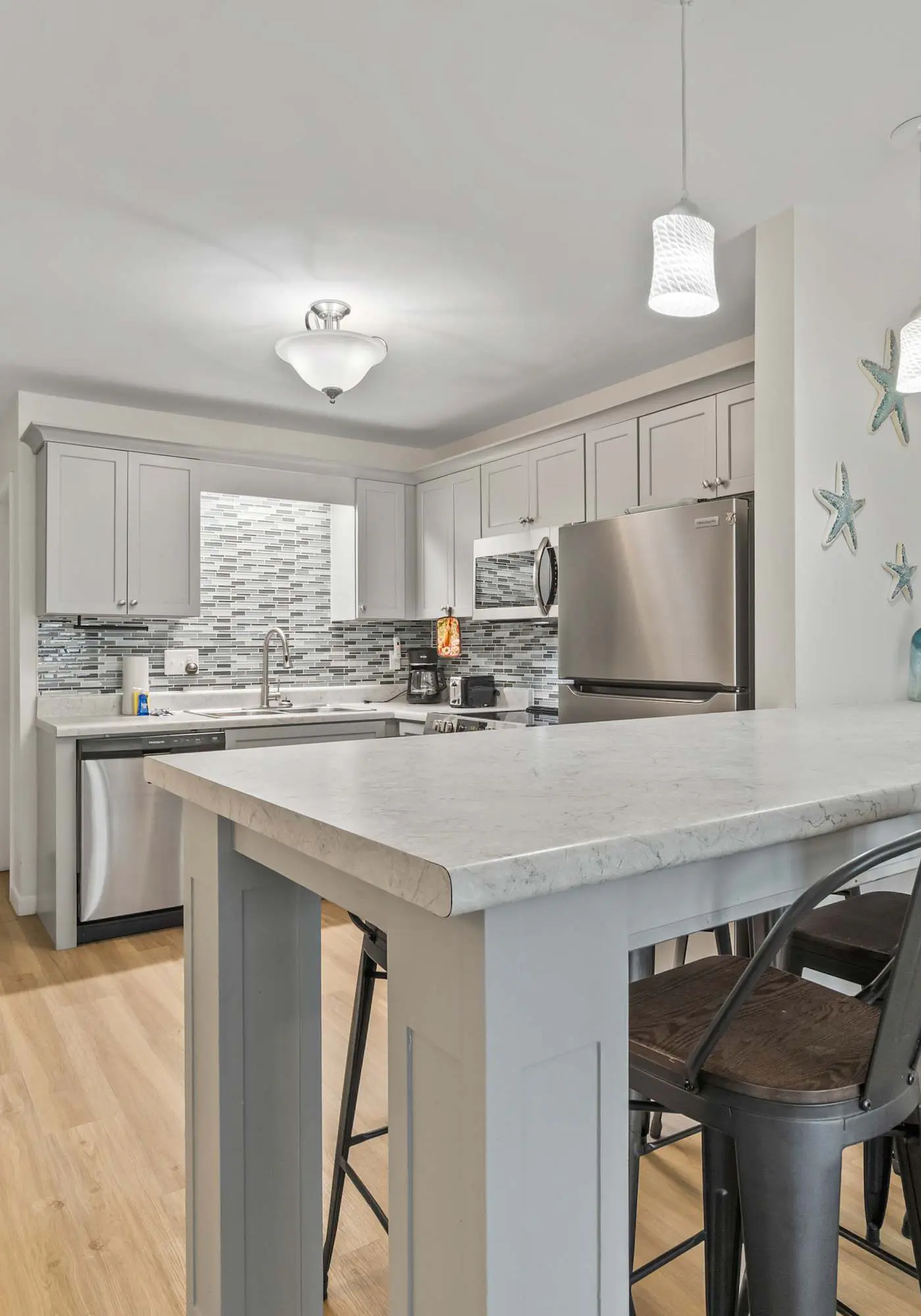 Third-floor condo with pool, hot tub, partial ocean view, gym, & central AC