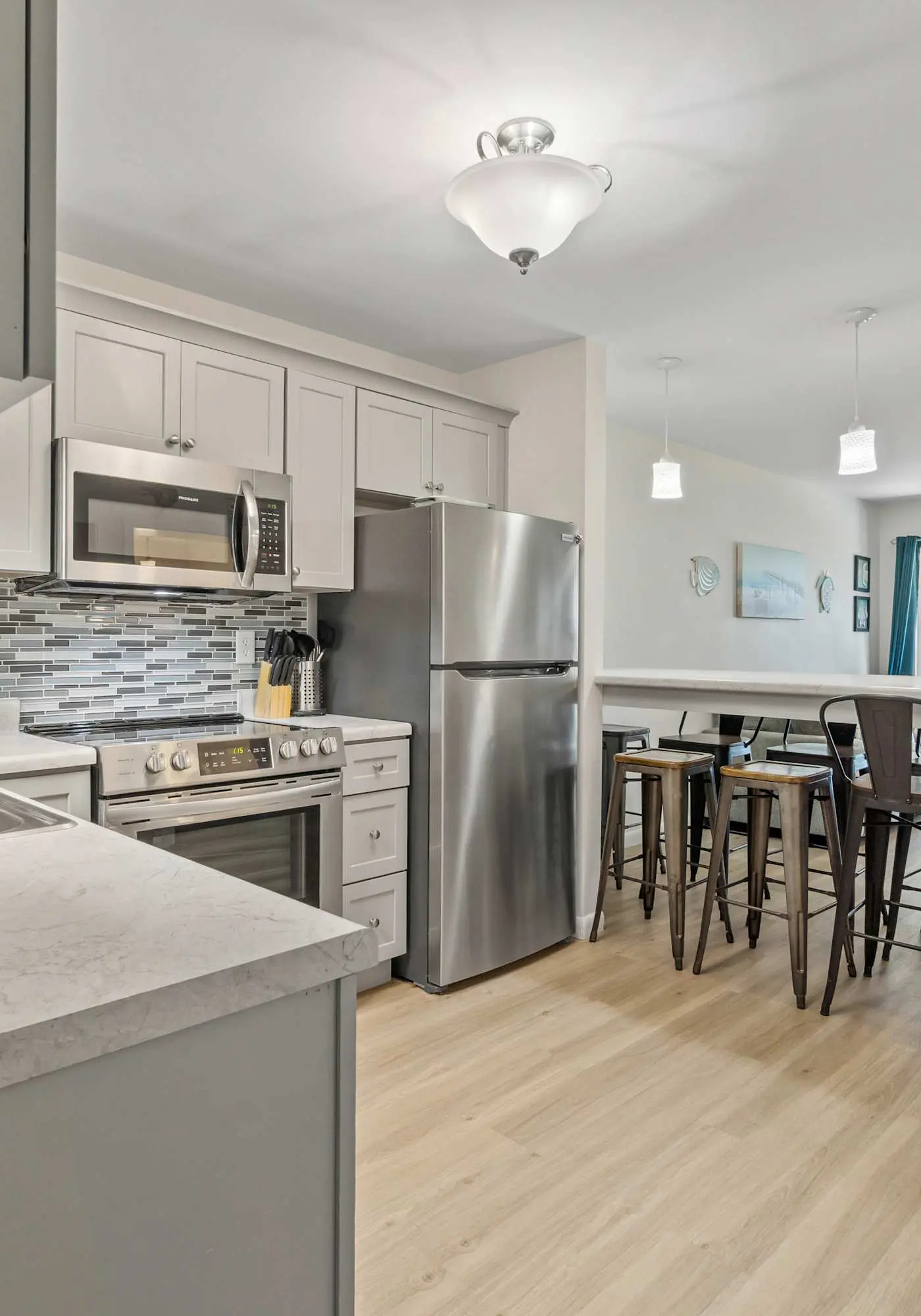 Third-floor condo with pool, hot tub, partial ocean view, gym, & central AC