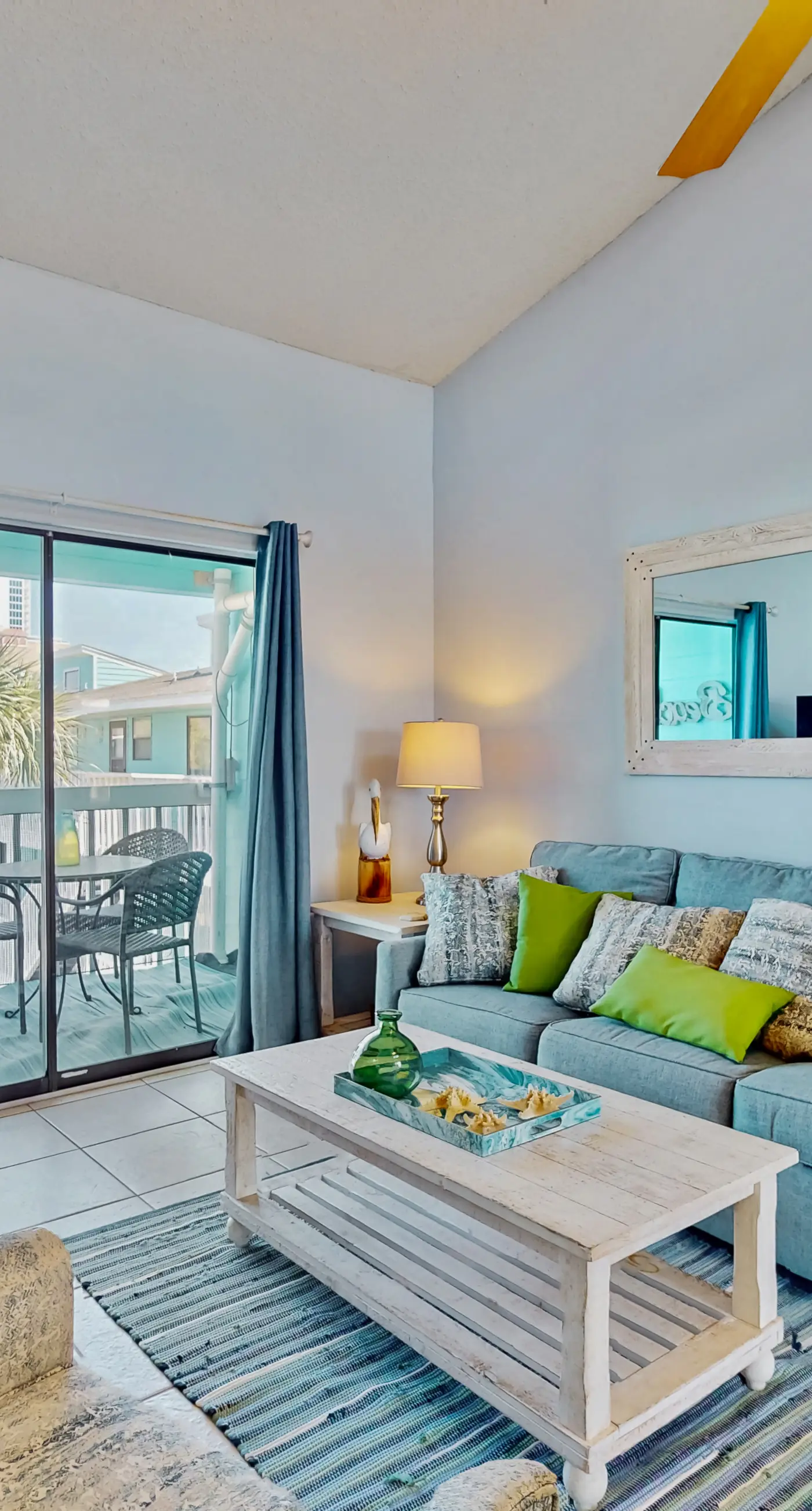 Beautiful condo with shared pools, full kitchen, private washer dryer