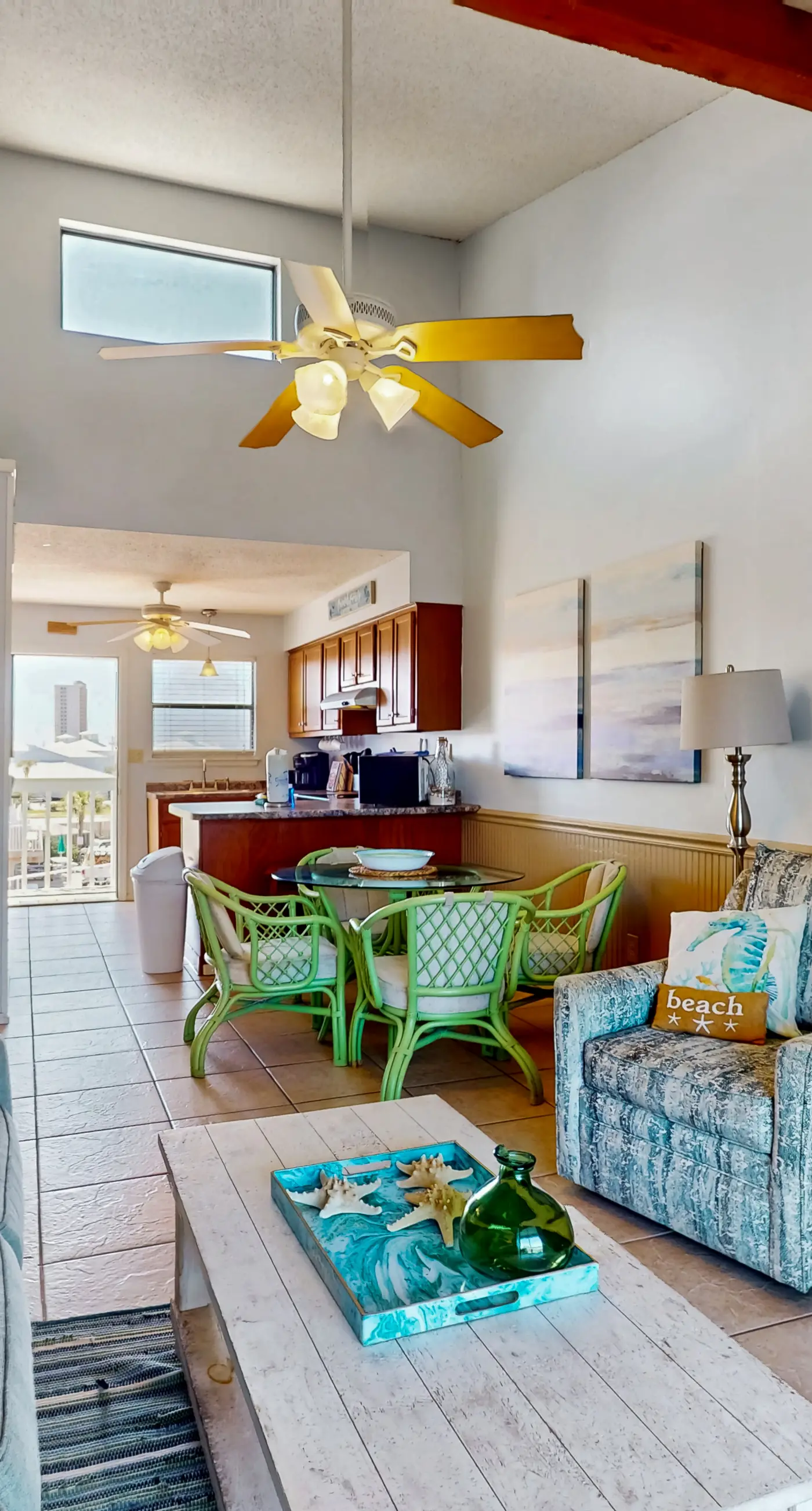 Beautiful condo with shared pools, full kitchen, private washer dryer