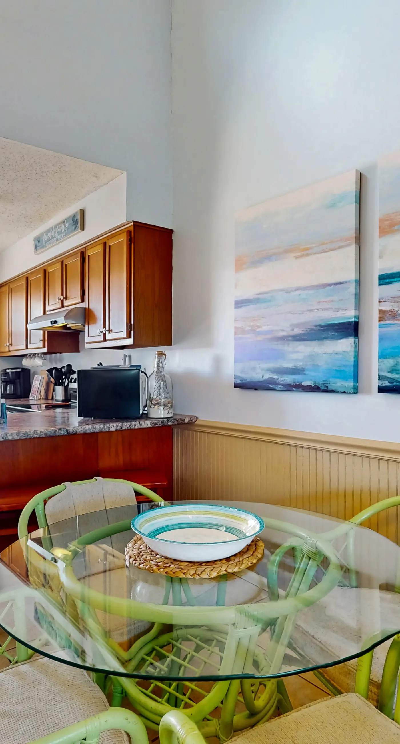 Beautiful condo with shared pools, full kitchen, private washer dryer