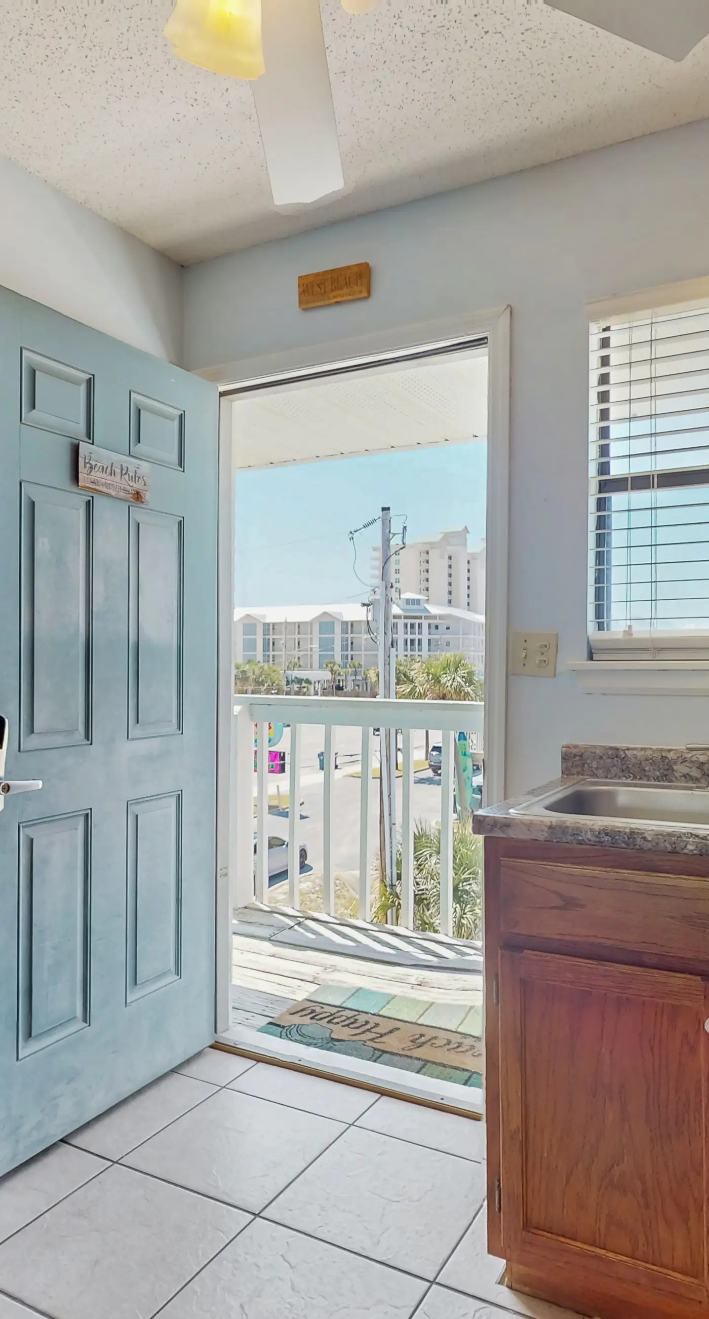 Beautiful condo with shared pools, full kitchen, private washer dryer