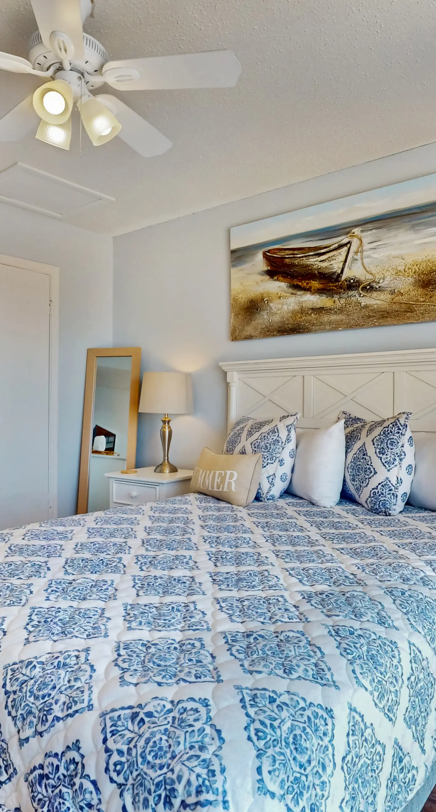 Beautiful condo with shared pools, full kitchen, private washer dryer