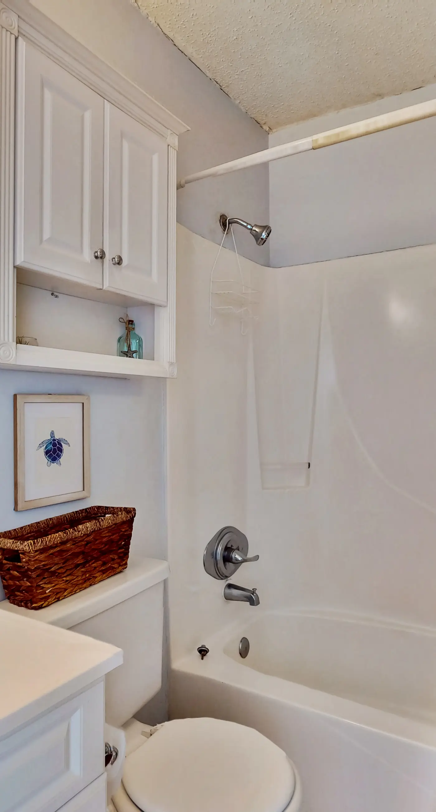 Beautiful condo with shared pools, full kitchen, private washer dryer