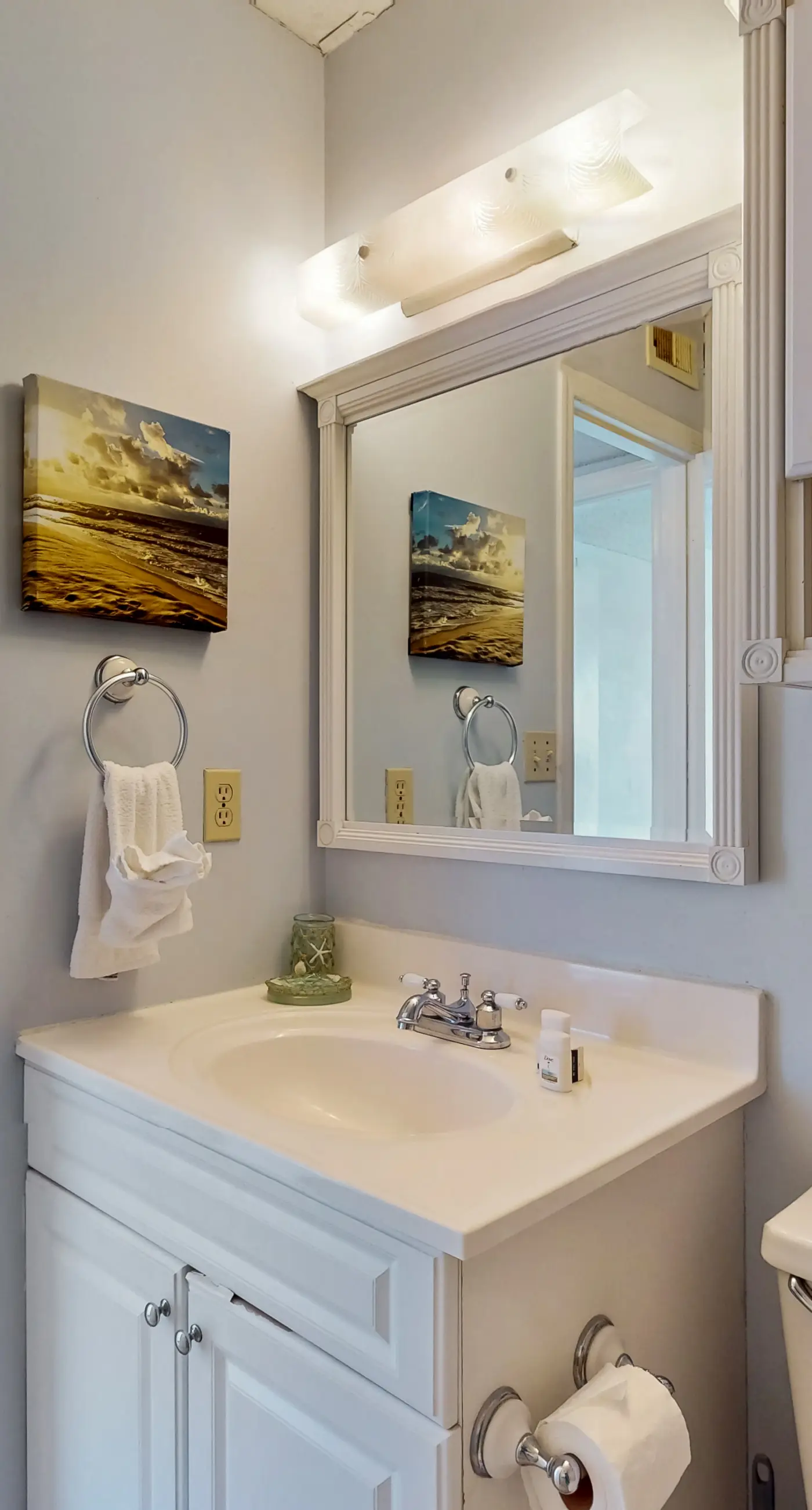 Beautiful condo with shared pools, full kitchen, private washer dryer