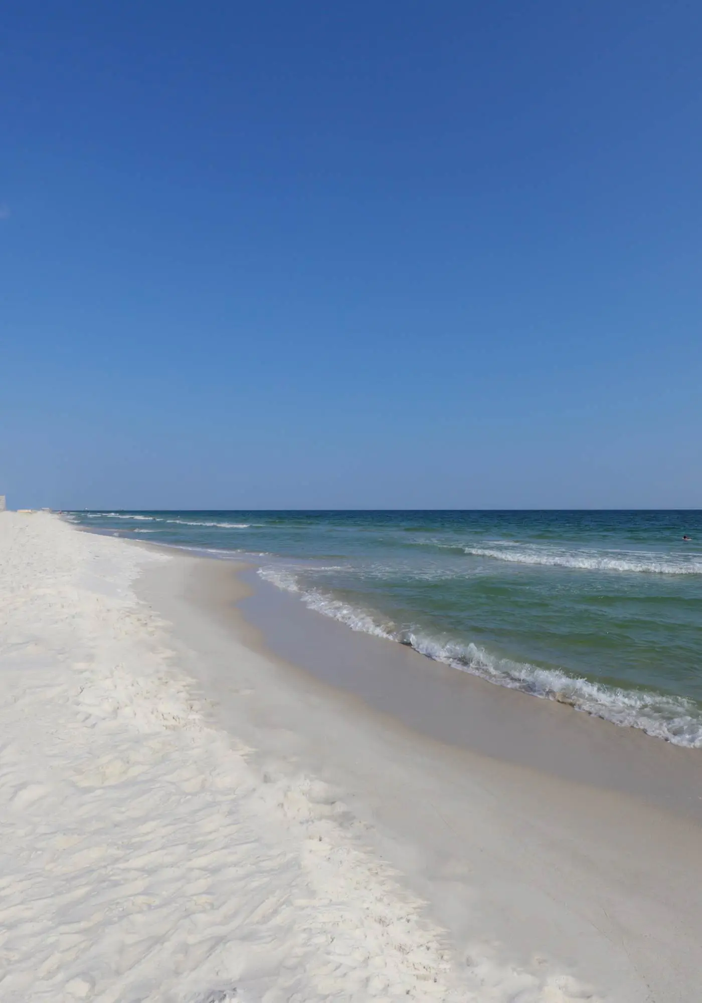 Beautiful condo with shared pools, full kitchen, private washer dryer