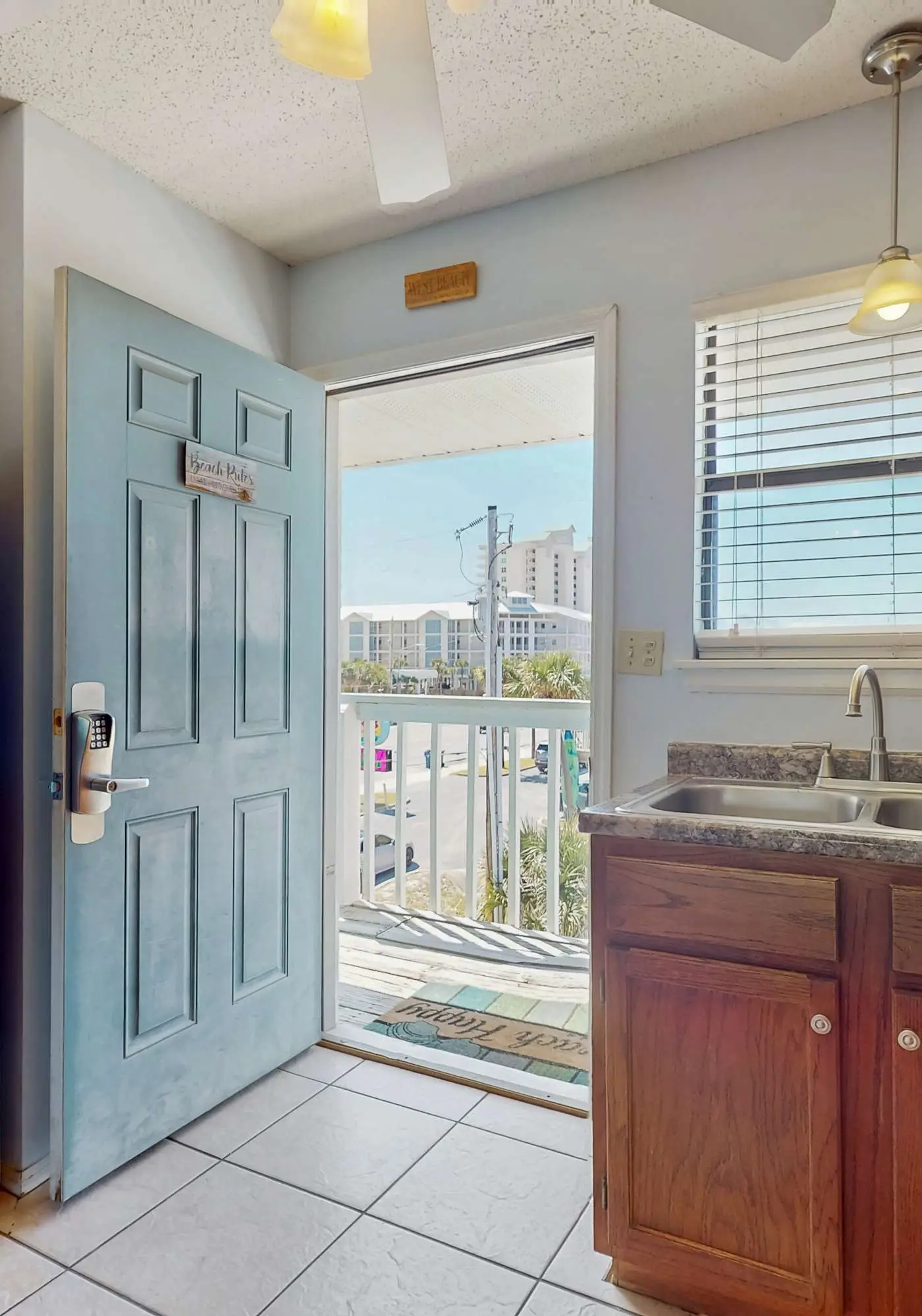 Beautiful condo with shared pools, full kitchen, private washer dryer