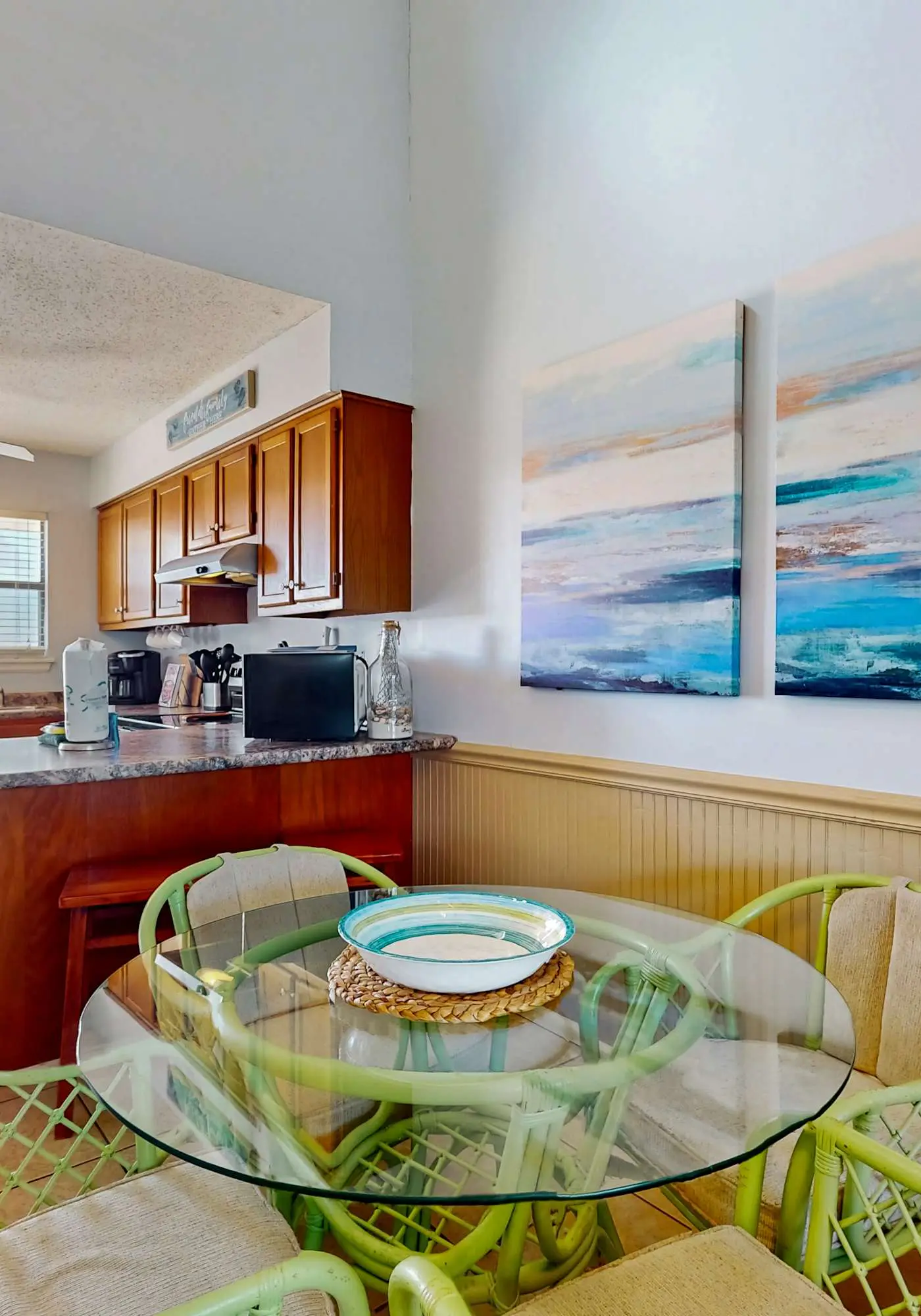 Beautiful condo with shared pools, full kitchen, private washer dryer
