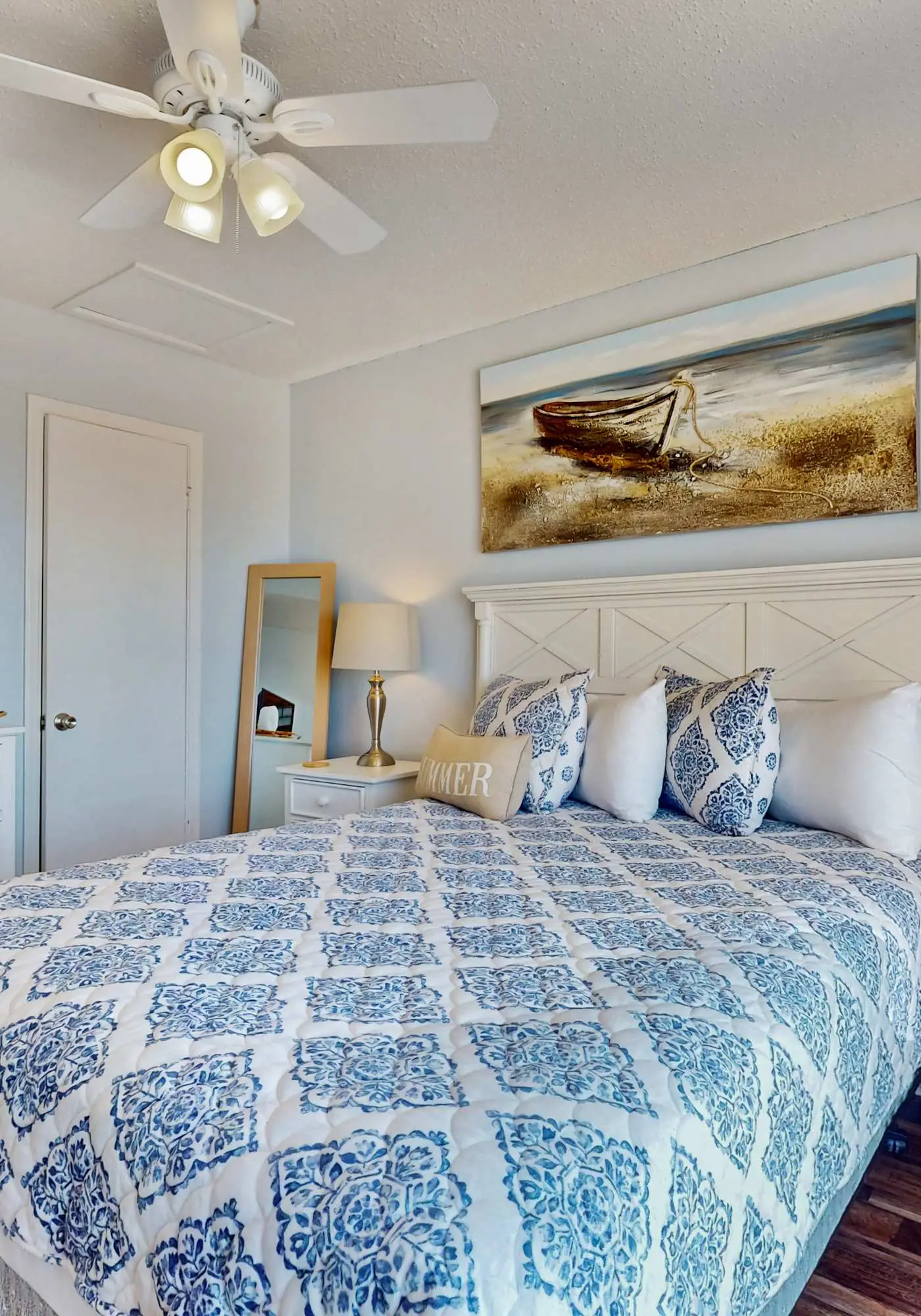 Beautiful condo with shared pools, full kitchen, private washer dryer