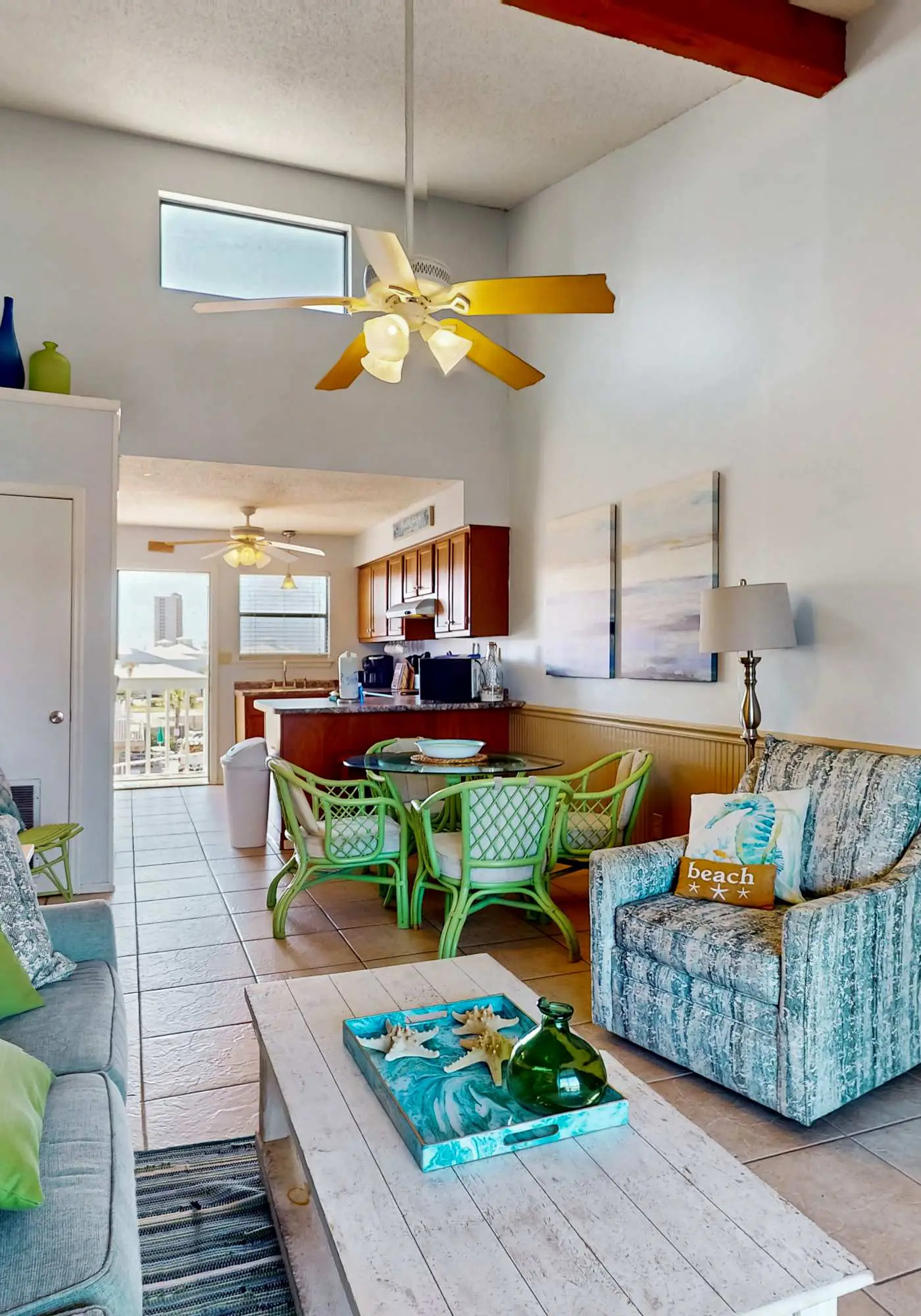 Beautiful condo with shared pools, full kitchen, private washer dryer