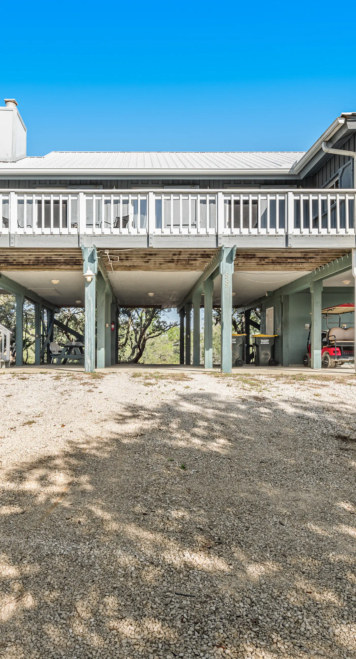 Newly renovated, bright & chic Home with private deck, grill & near the beach