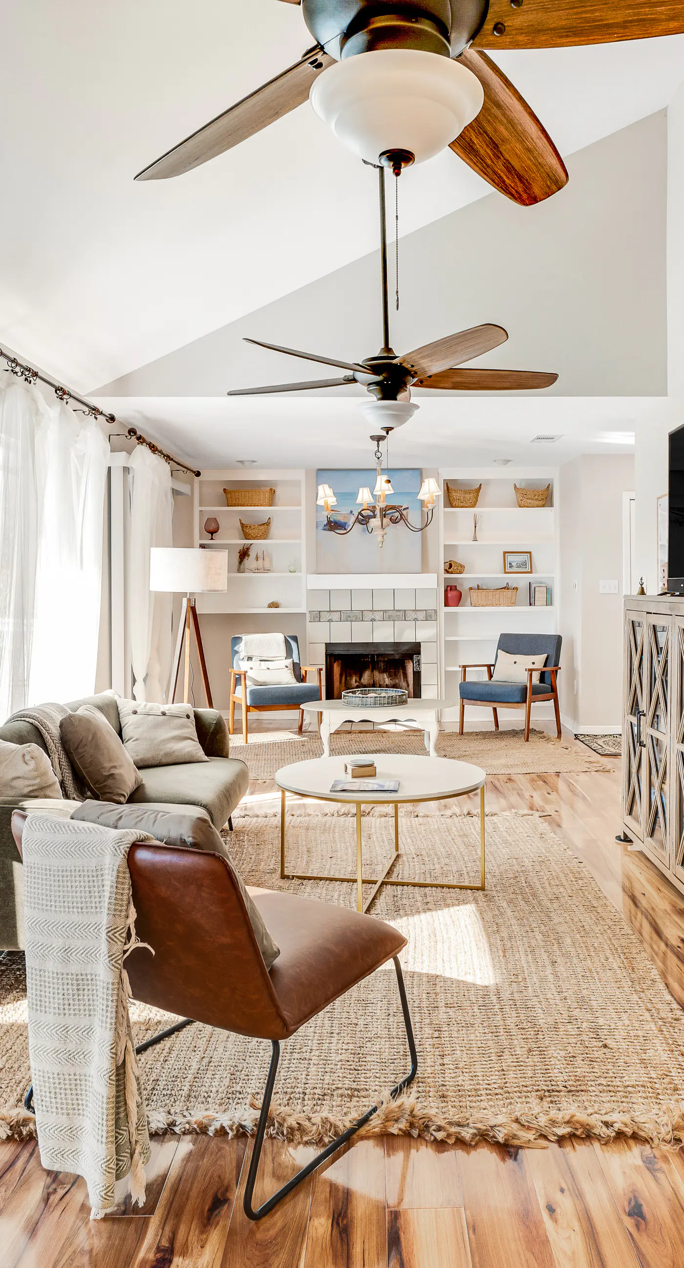 Newly renovated, bright & chic Home with private deck, grill & near the beach