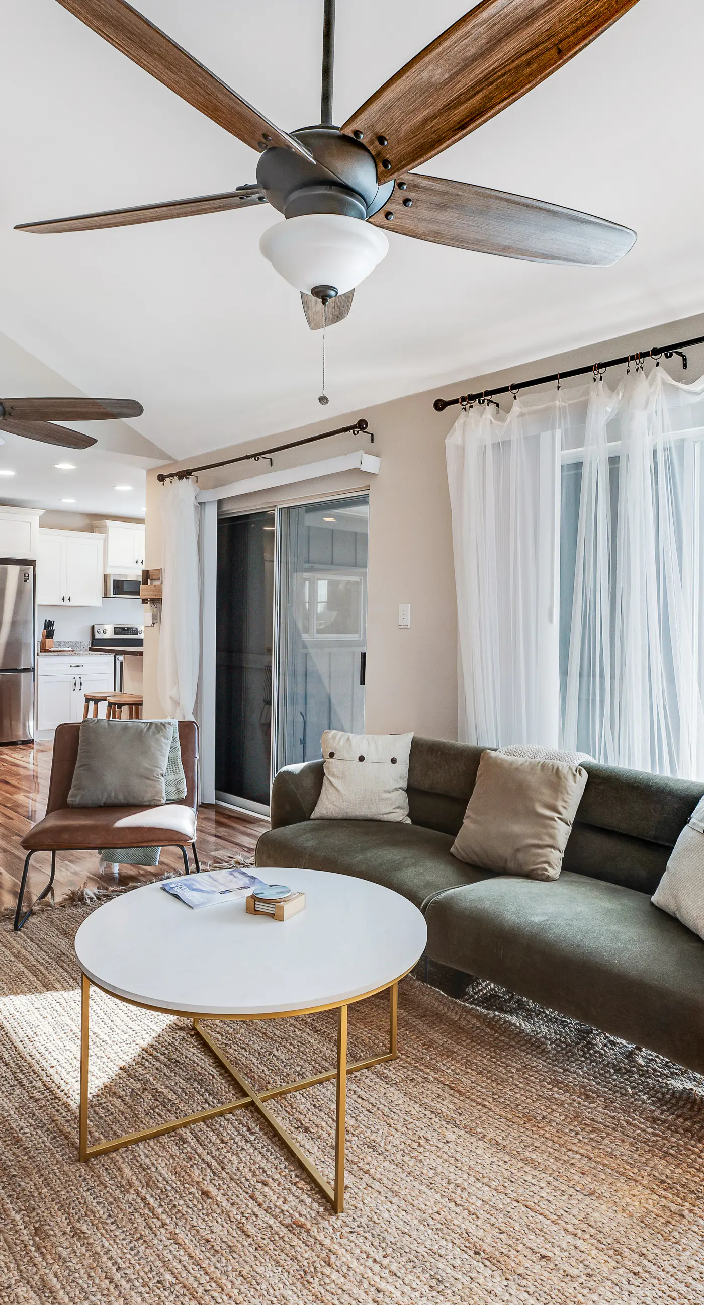 Newly renovated, bright & chic Home with private deck, grill & near the beach