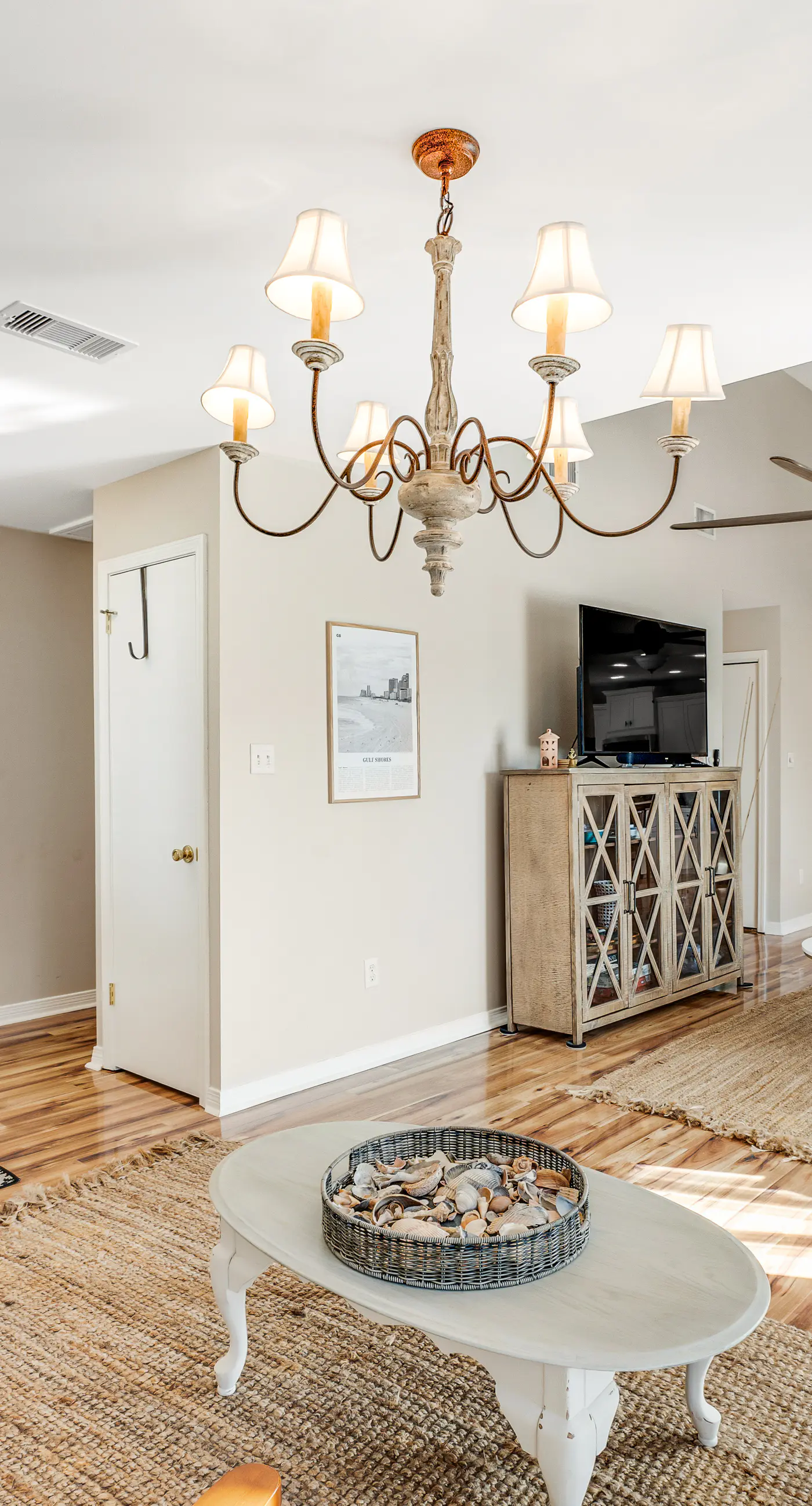 Newly renovated, bright & chic Home with private deck, grill & near the beach