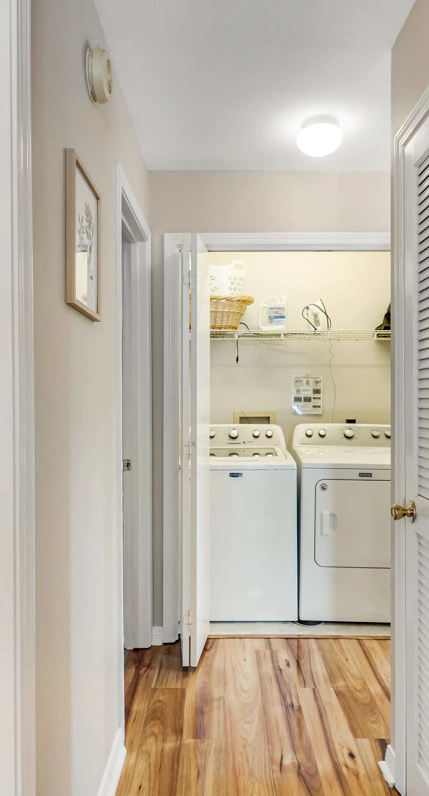 Newly renovated, bright & chic Home with private deck, grill & near the beach