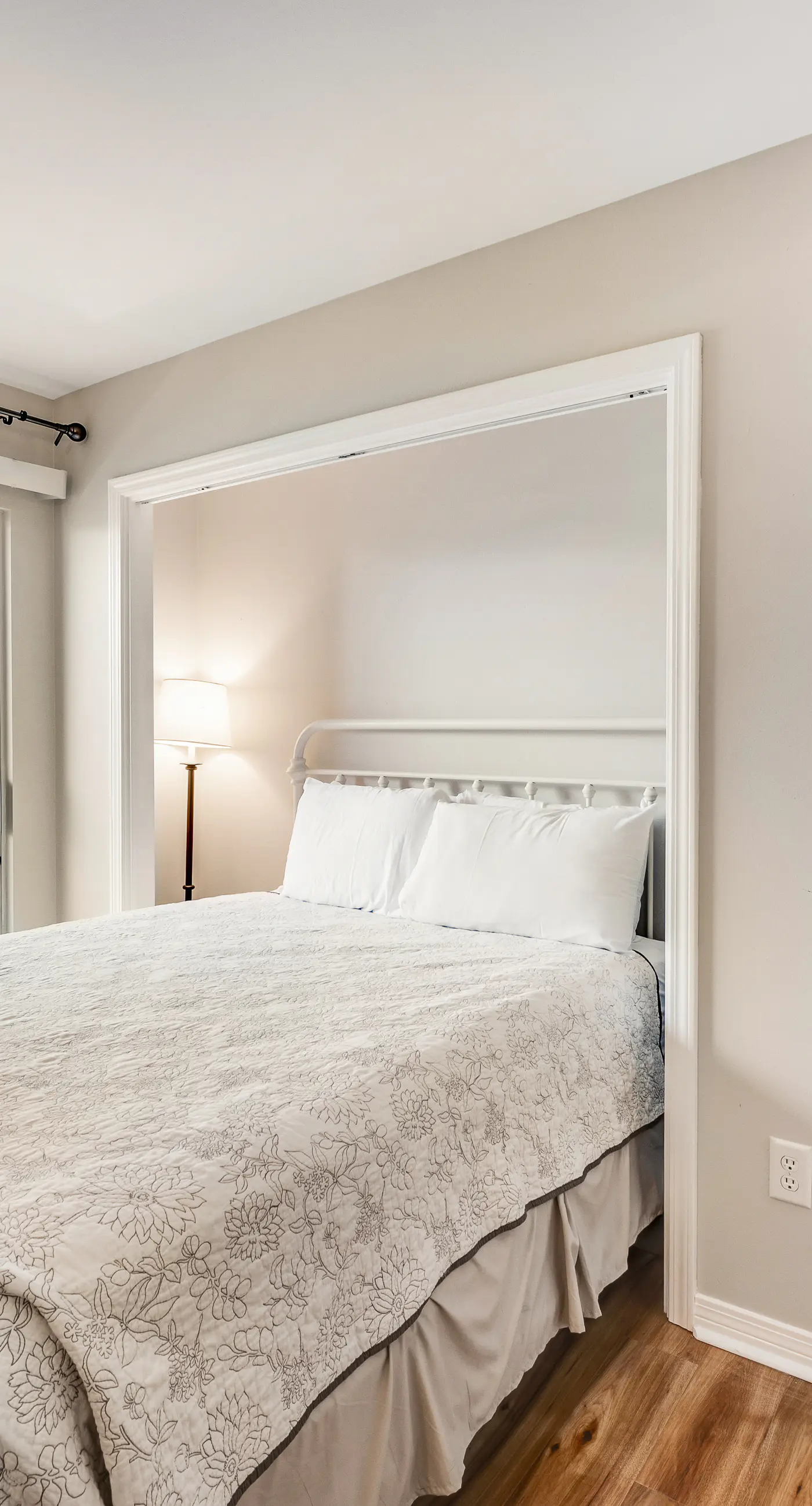 Newly renovated, bright & chic Home with private deck, grill & near the beach