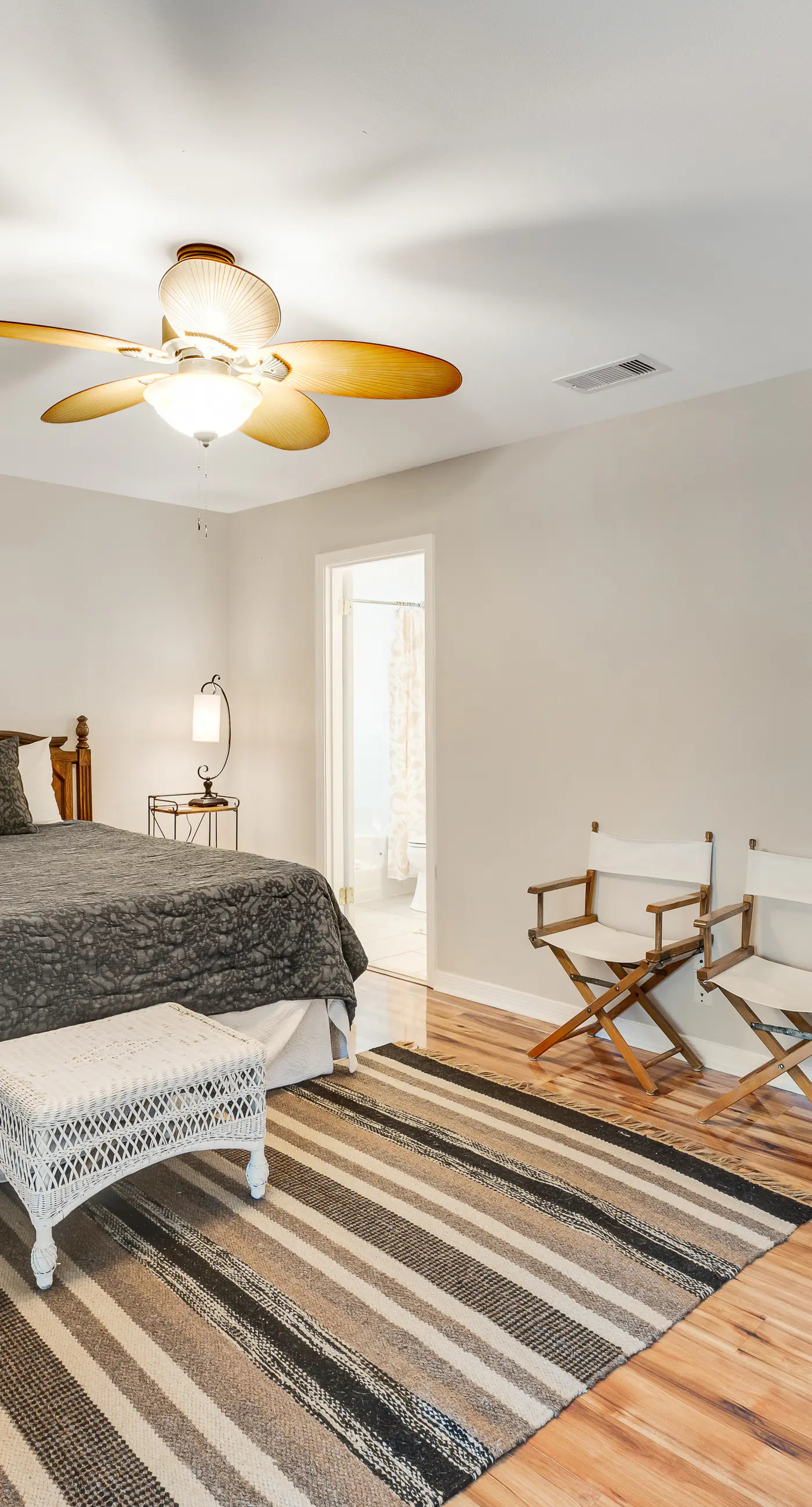 Newly renovated, bright & chic Home with private deck, grill & near the beach