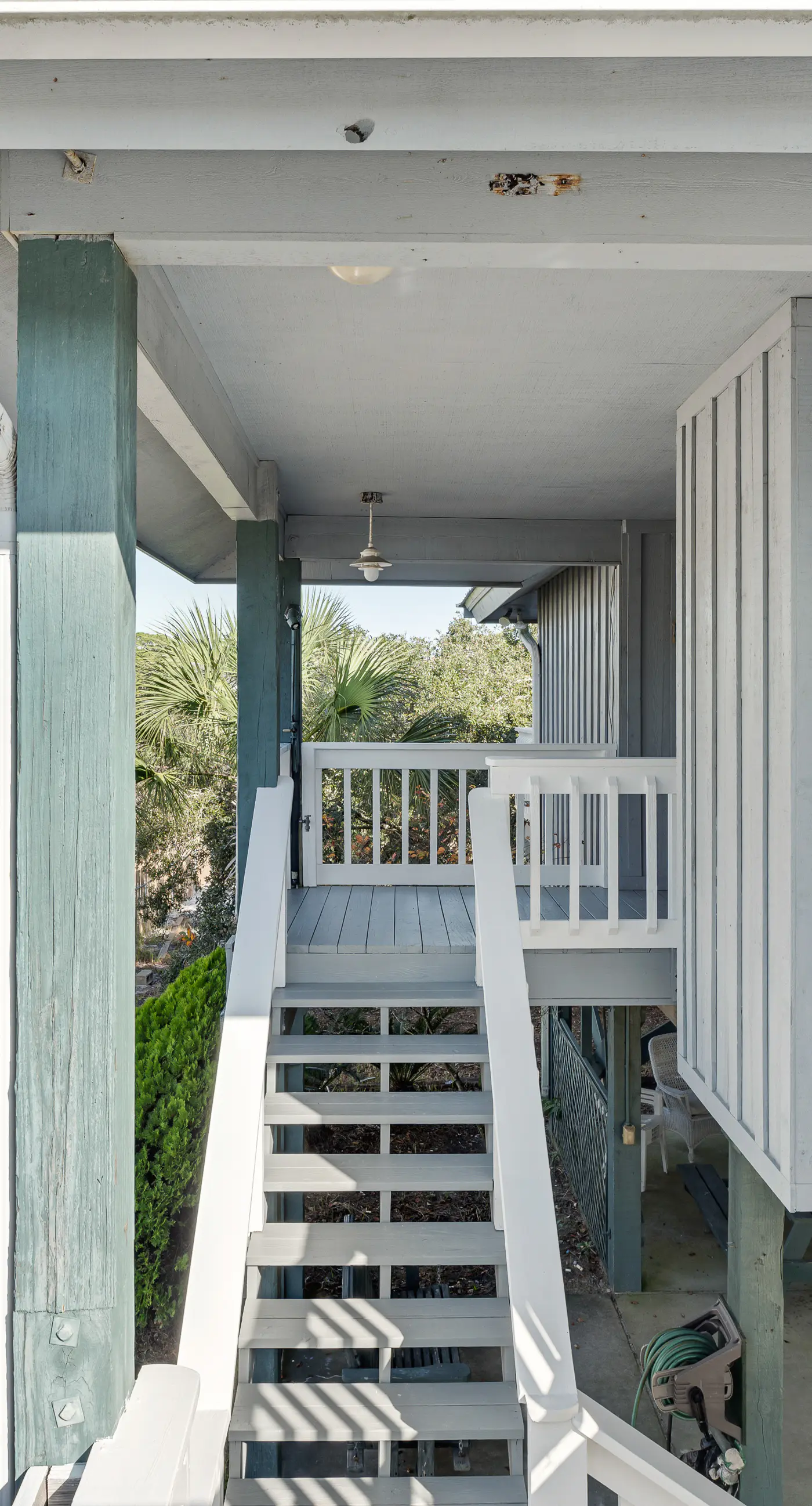Newly renovated, bright & chic Home with private deck, grill & near the beach