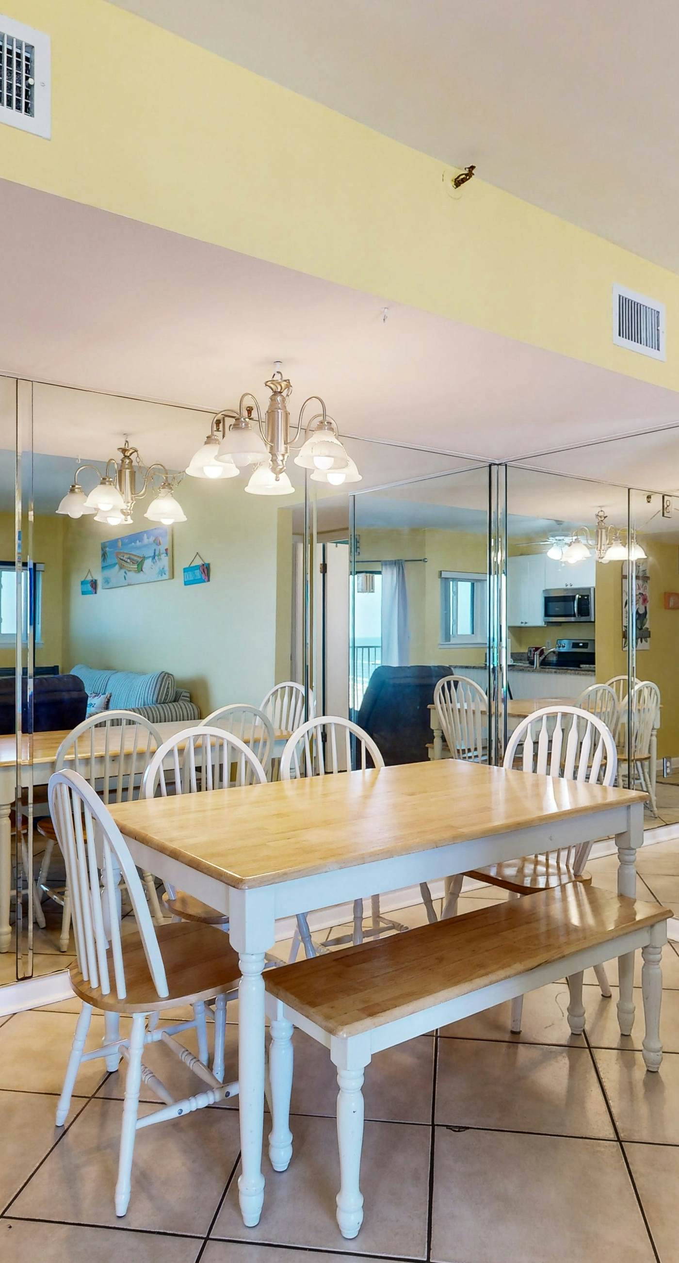 Snowbird-friendly condo with WiFi, on-site pools, hot tub, golf, & tennis