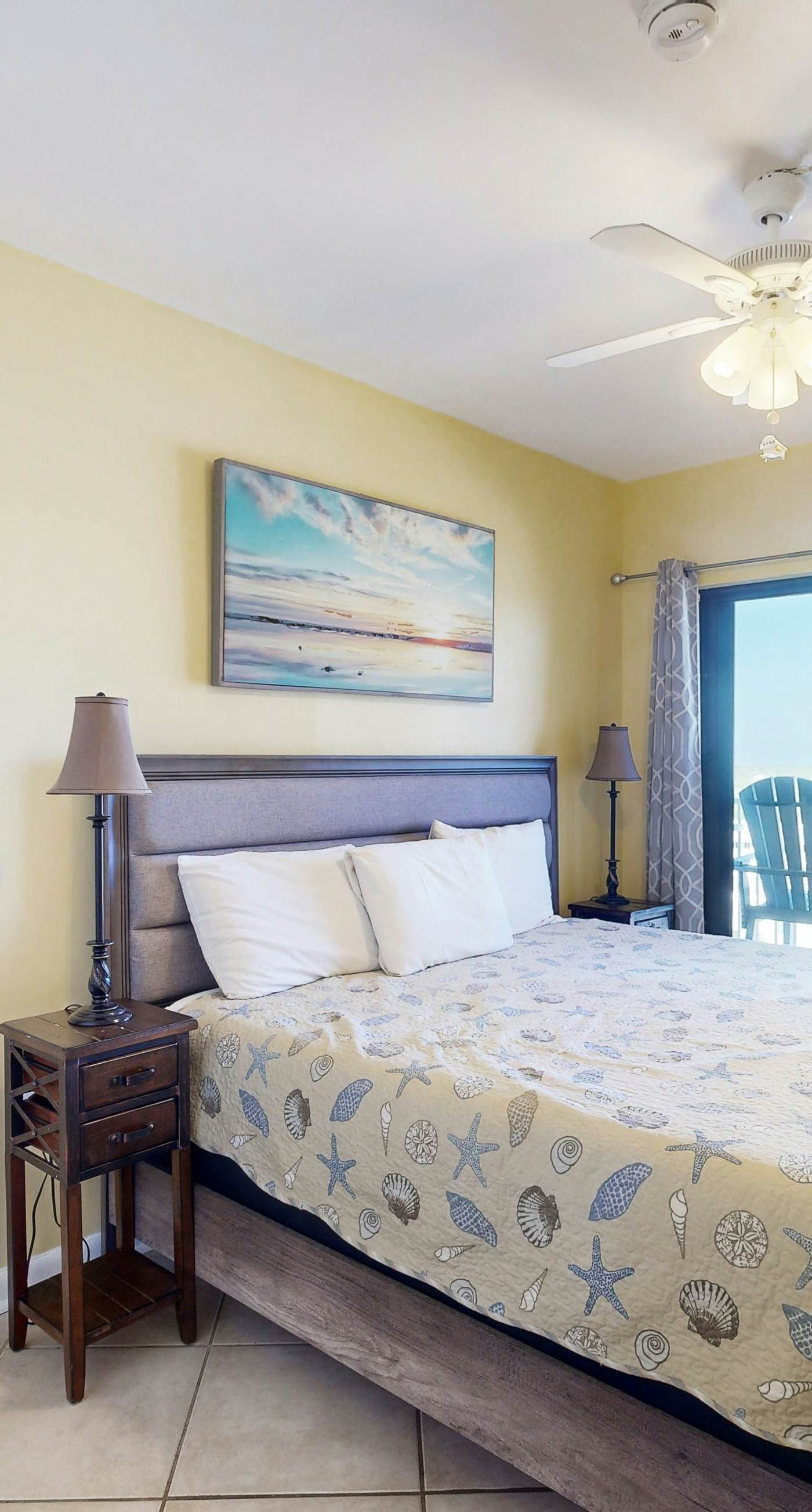 Snowbird-friendly condo with WiFi, on-site pools, hot tub, golf, & tennis