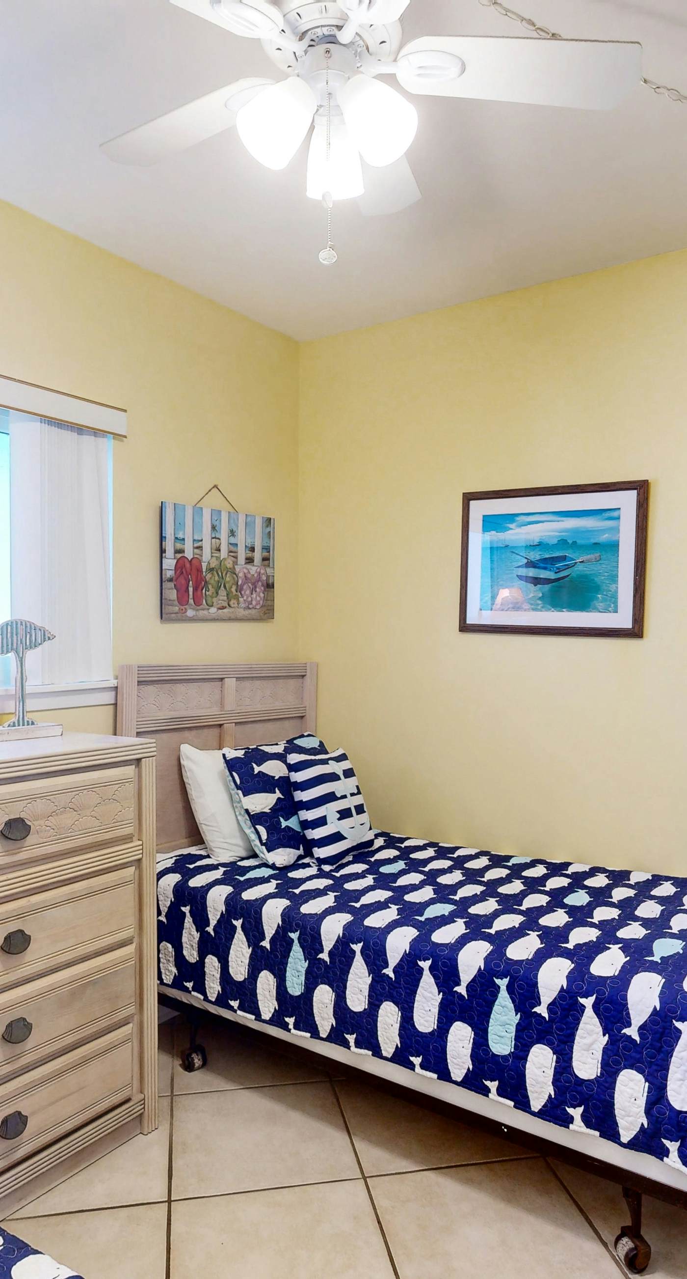 Snowbird-friendly condo with WiFi, on-site pools, hot tub, golf, & tennis