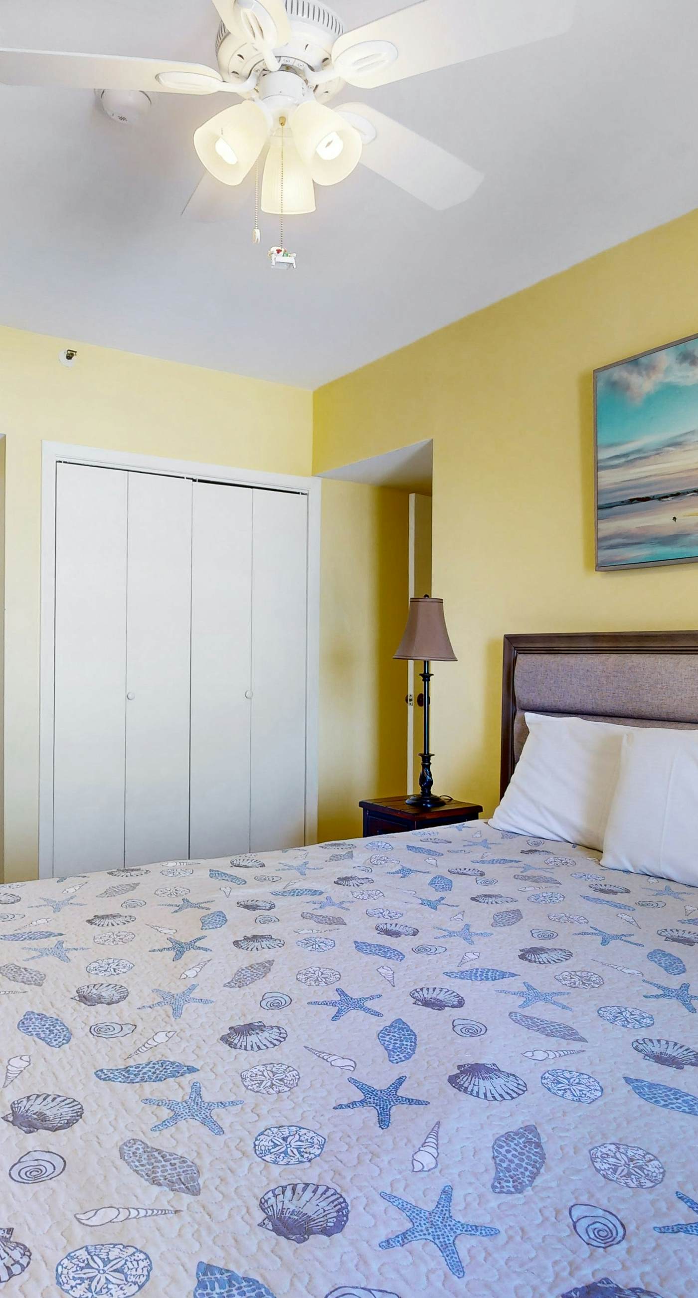 Snowbird-friendly condo with WiFi, on-site pools, hot tub, golf, & tennis