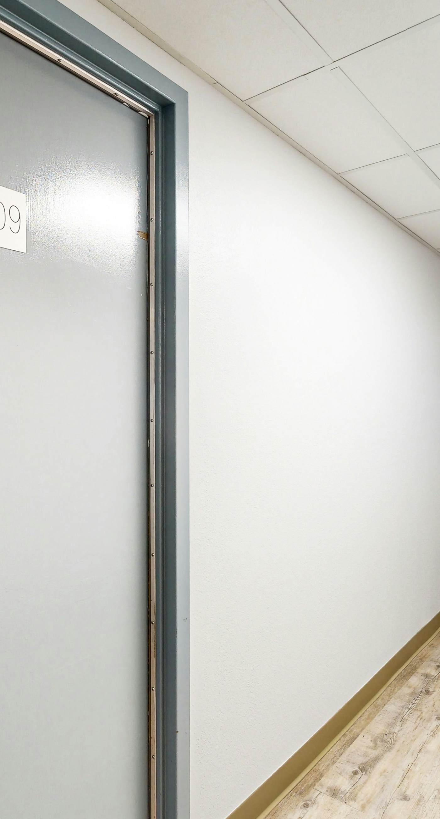 Snowbird-friendly condo with WiFi, on-site pools, hot tub, golf, & tennis