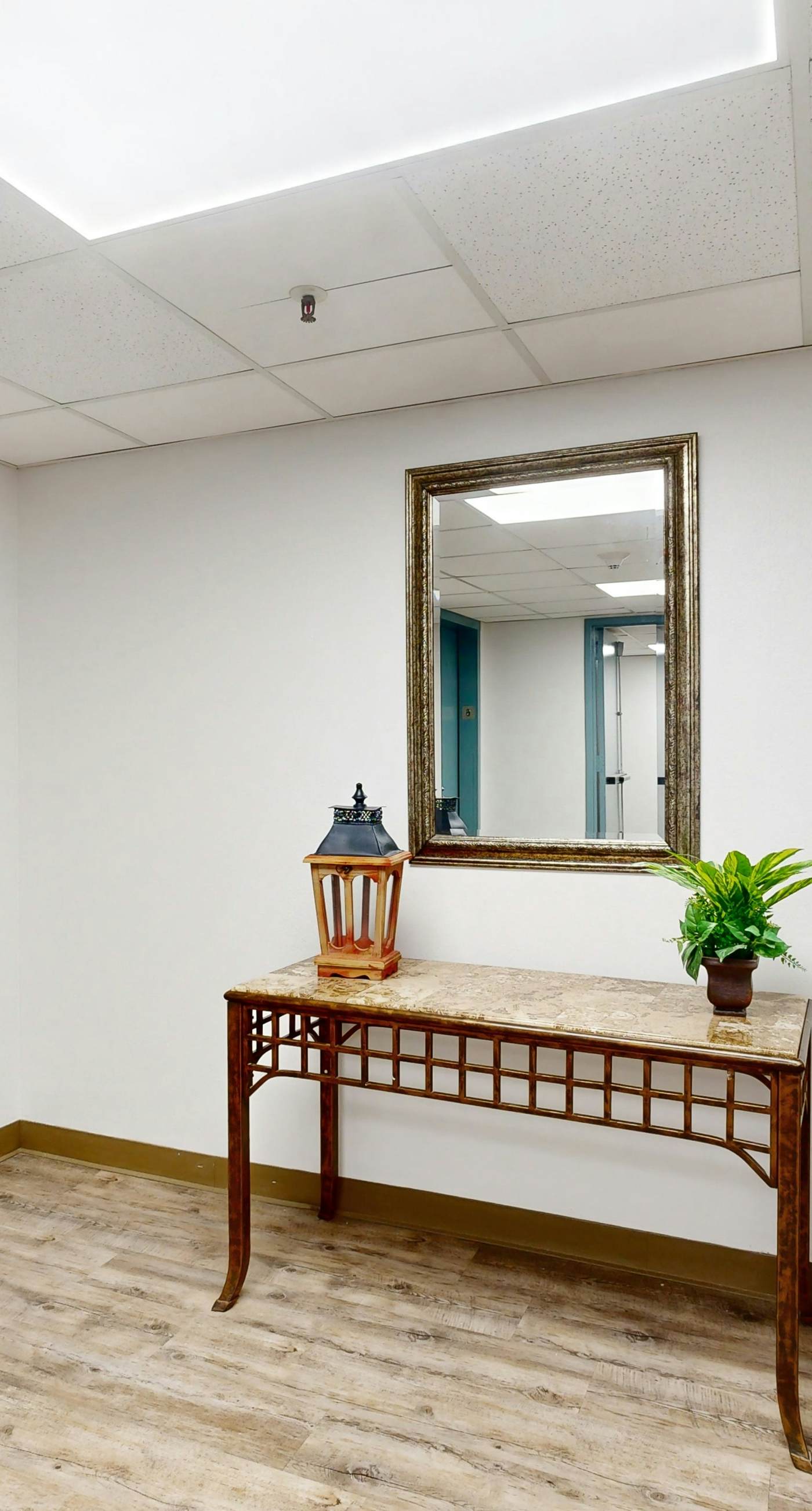 Snowbird-friendly condo with WiFi, on-site pools, hot tub, golf, & tennis