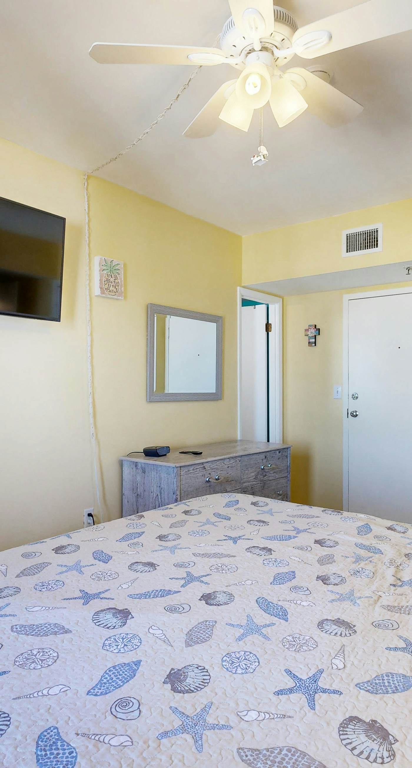 Snowbird-friendly condo with WiFi, on-site pools, hot tub, golf, & tennis