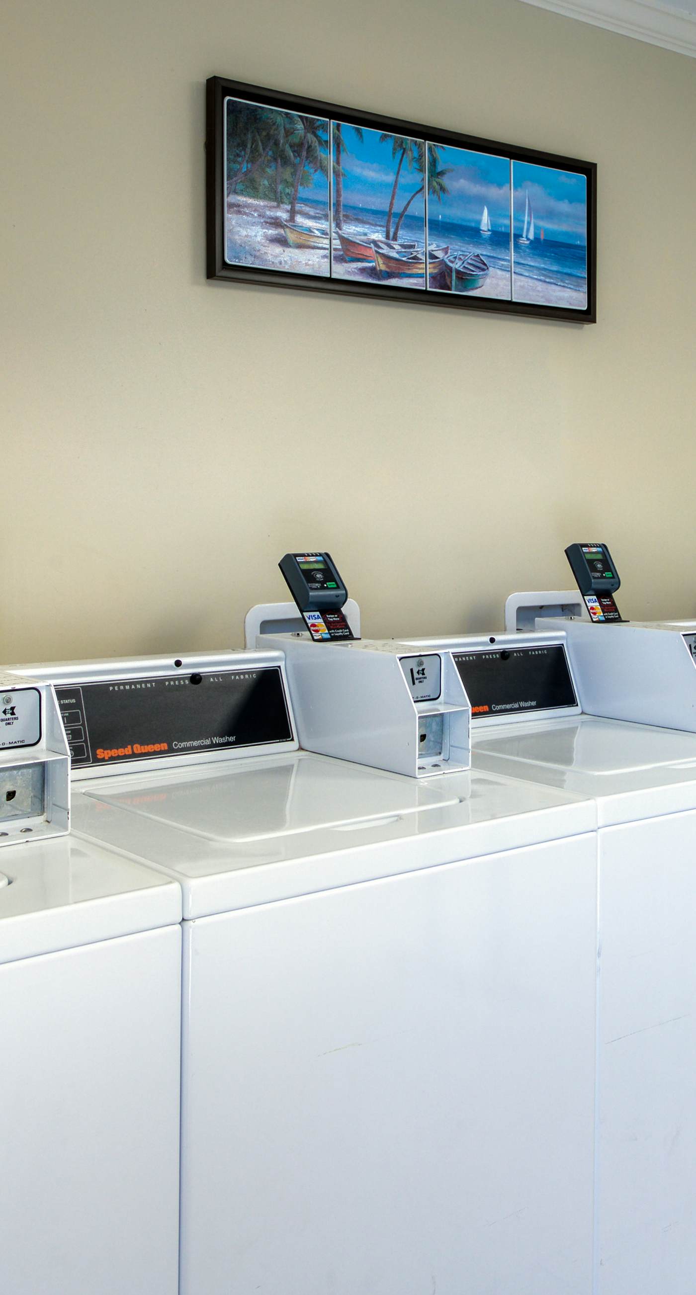 Snowbird-friendly condo with WiFi, on-site pools, hot tub, golf, & tennis