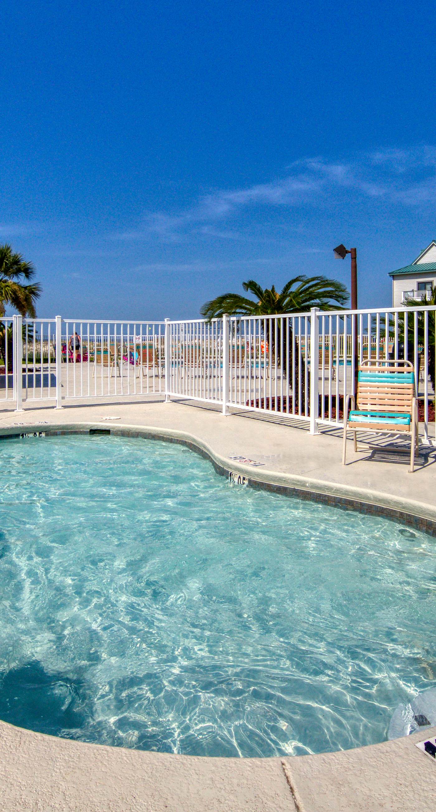 Snowbird-friendly condo with WiFi, on-site pools, hot tub, golf, & tennis