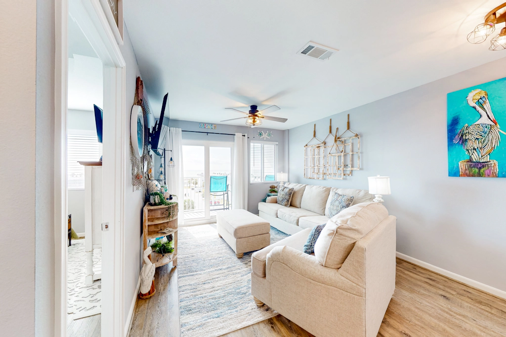 Renovated Gulf-side condo with pools, hot tub, & fitness center