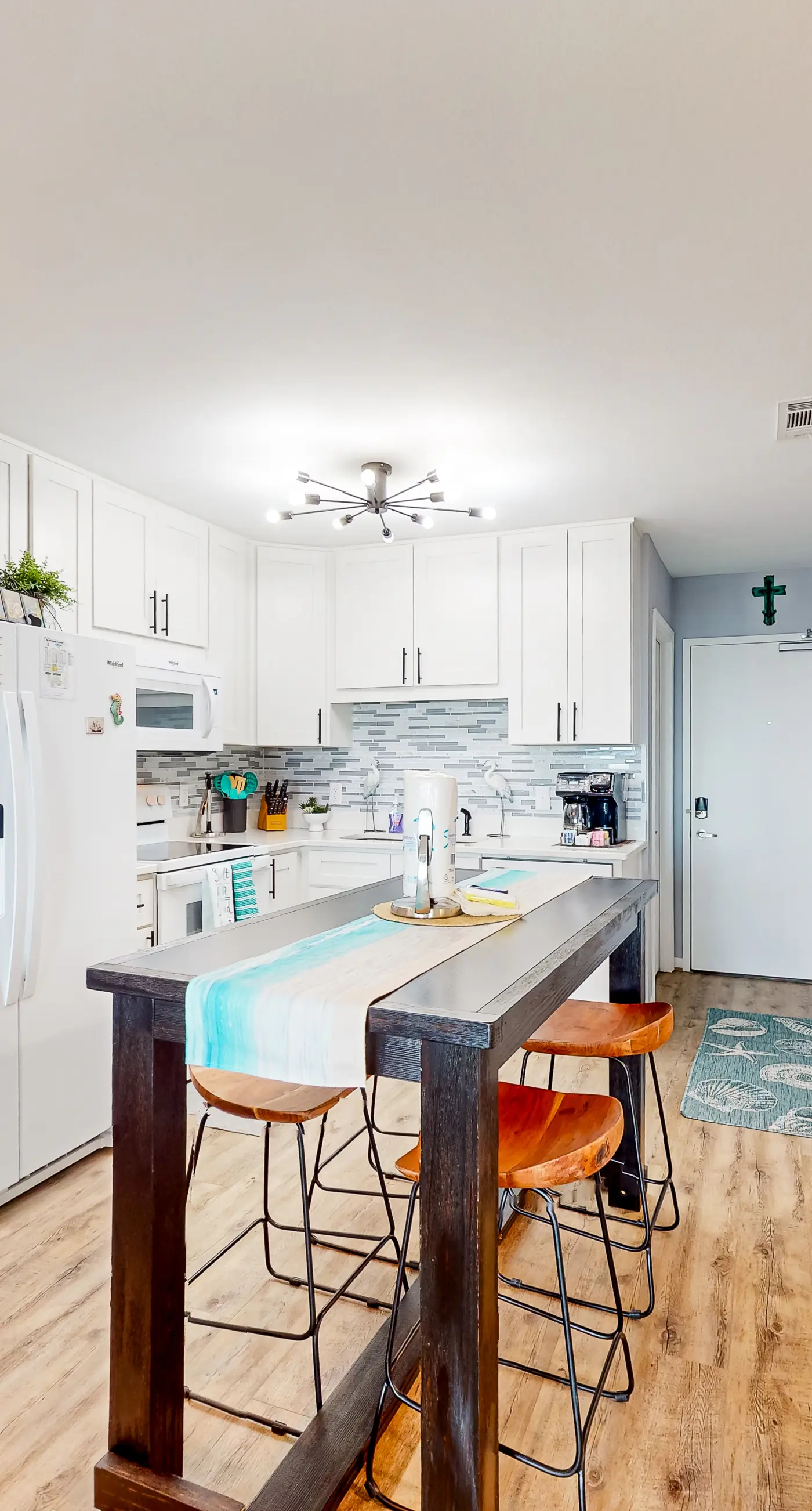 Renovated Gulf-side condo with pools, hot tub, & fitness center