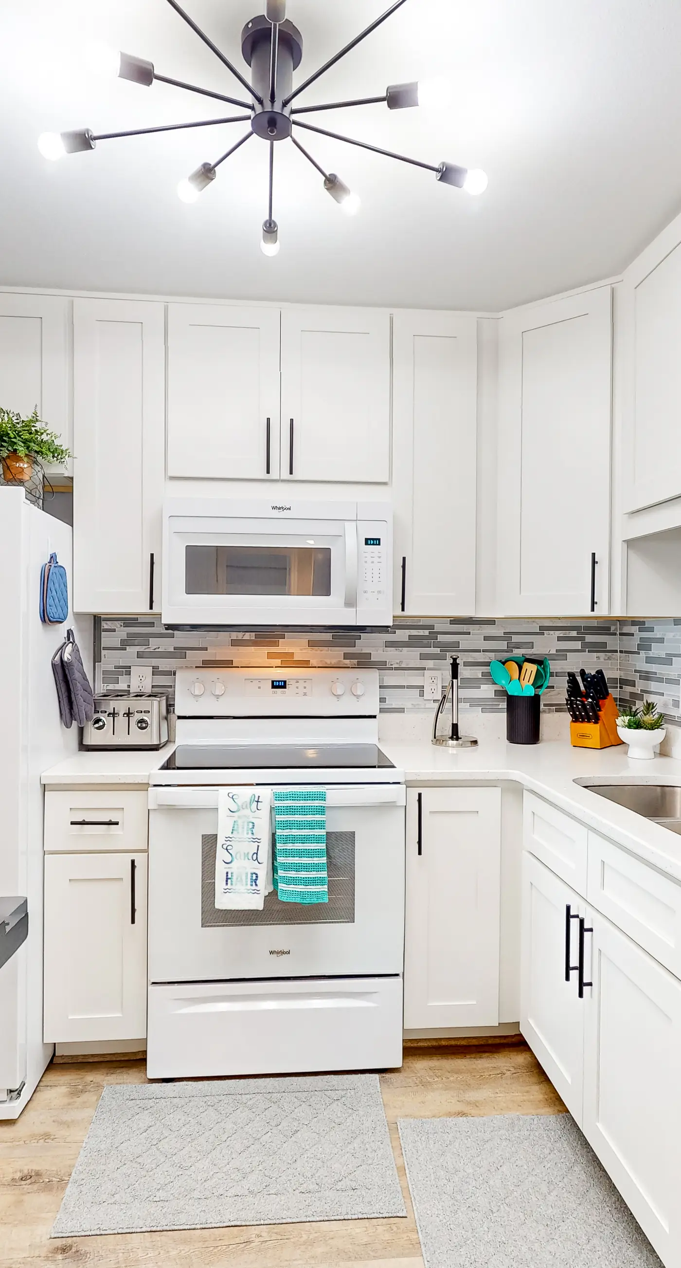 Renovated Gulf-side condo with pools, hot tub, & fitness center