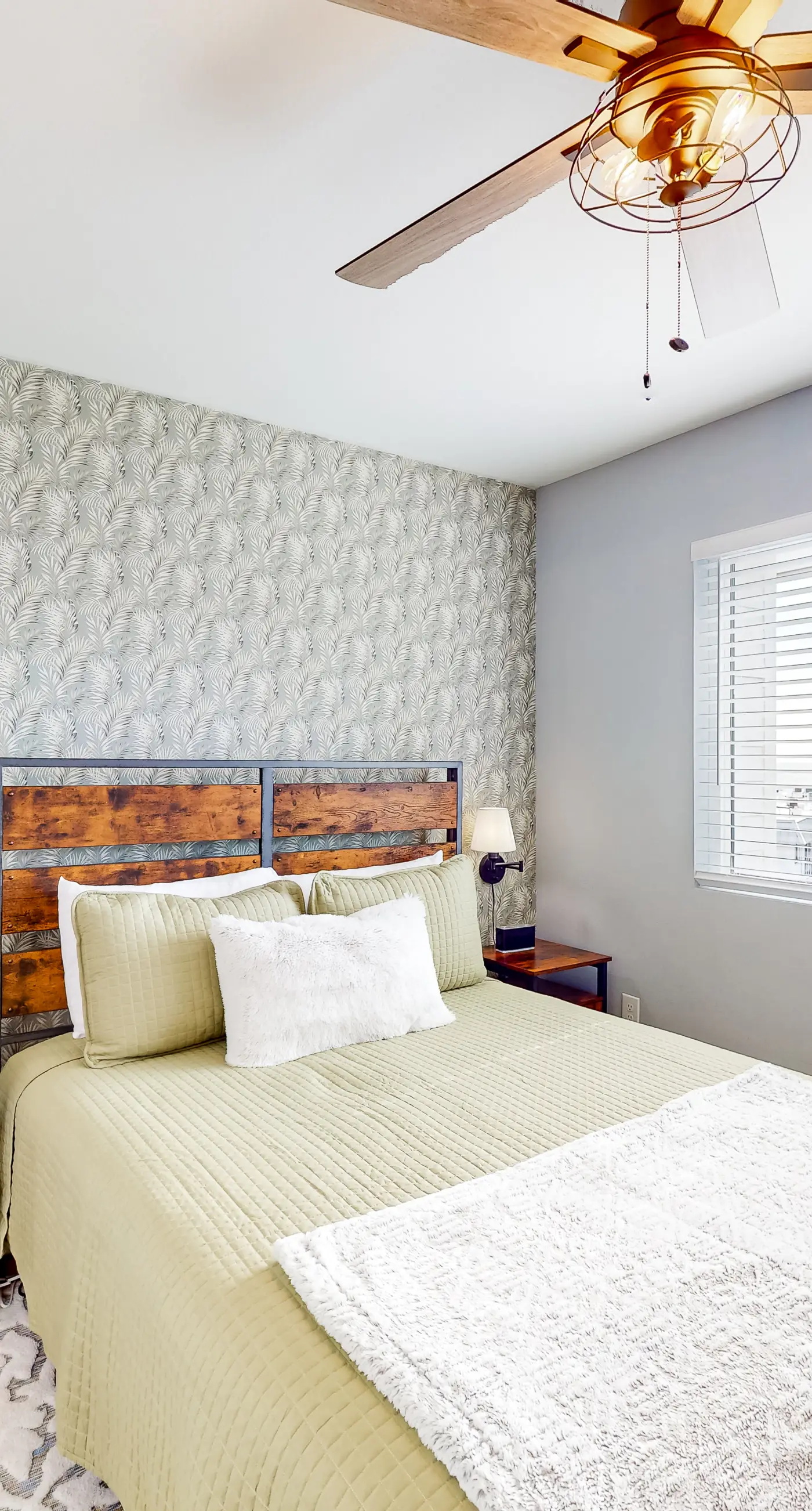 Renovated Gulf-side condo with pools, hot tub, & fitness center