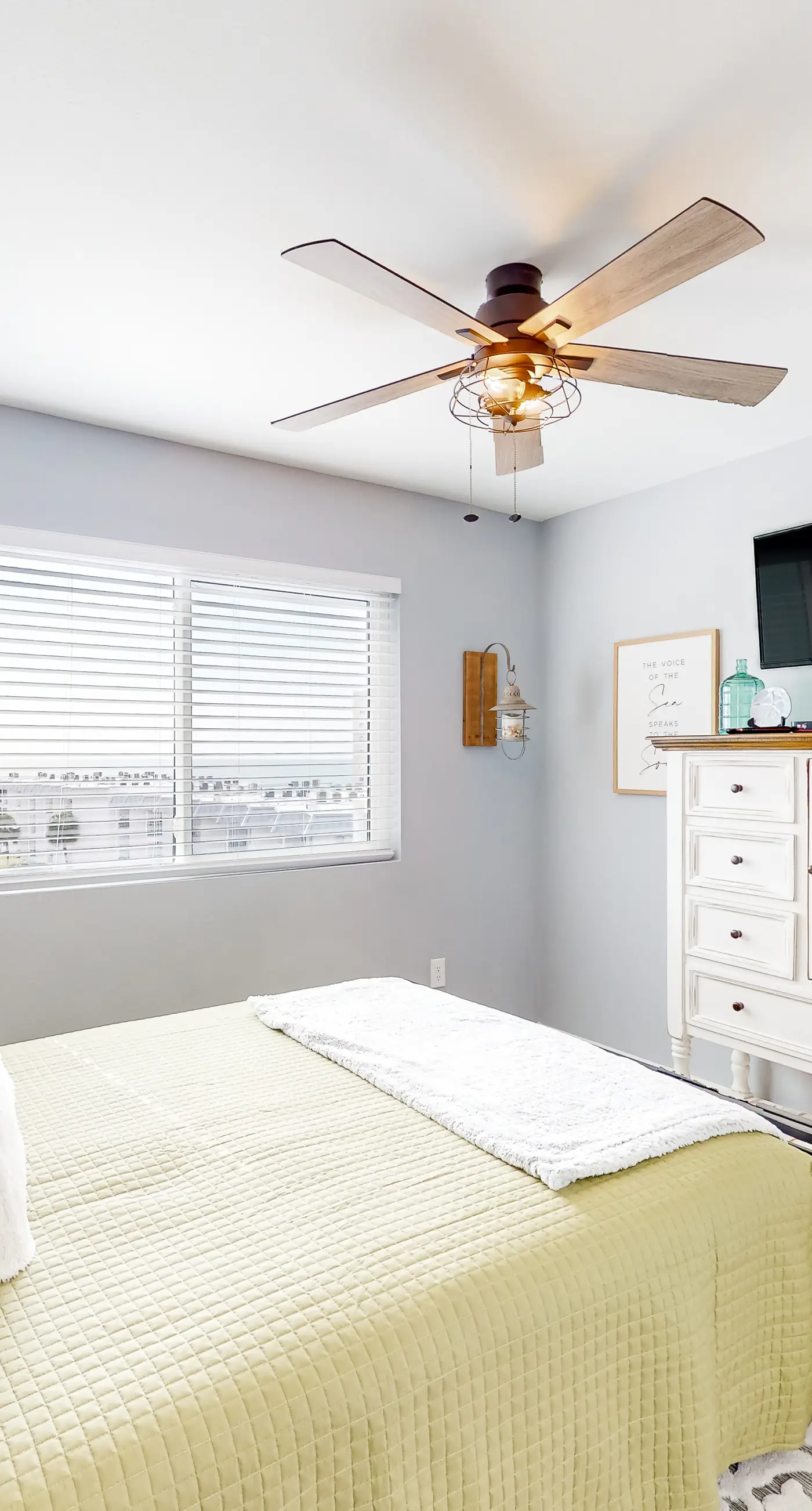 Renovated Gulf-side condo with pools, hot tub, & fitness center