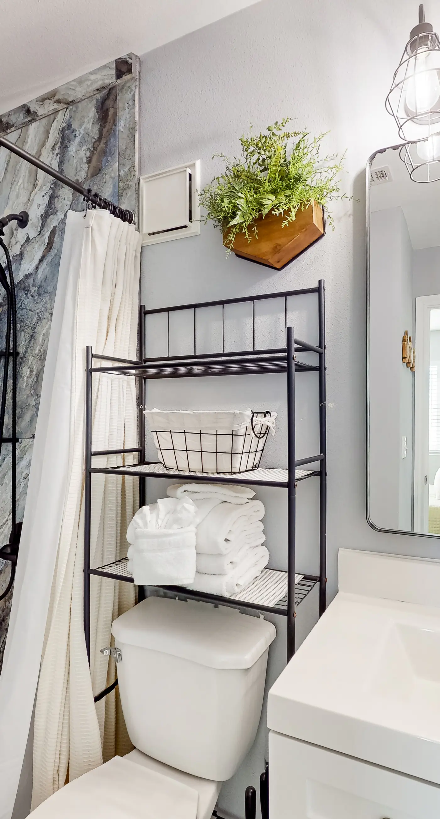 Renovated Gulf-side condo with pools, hot tub, & fitness center