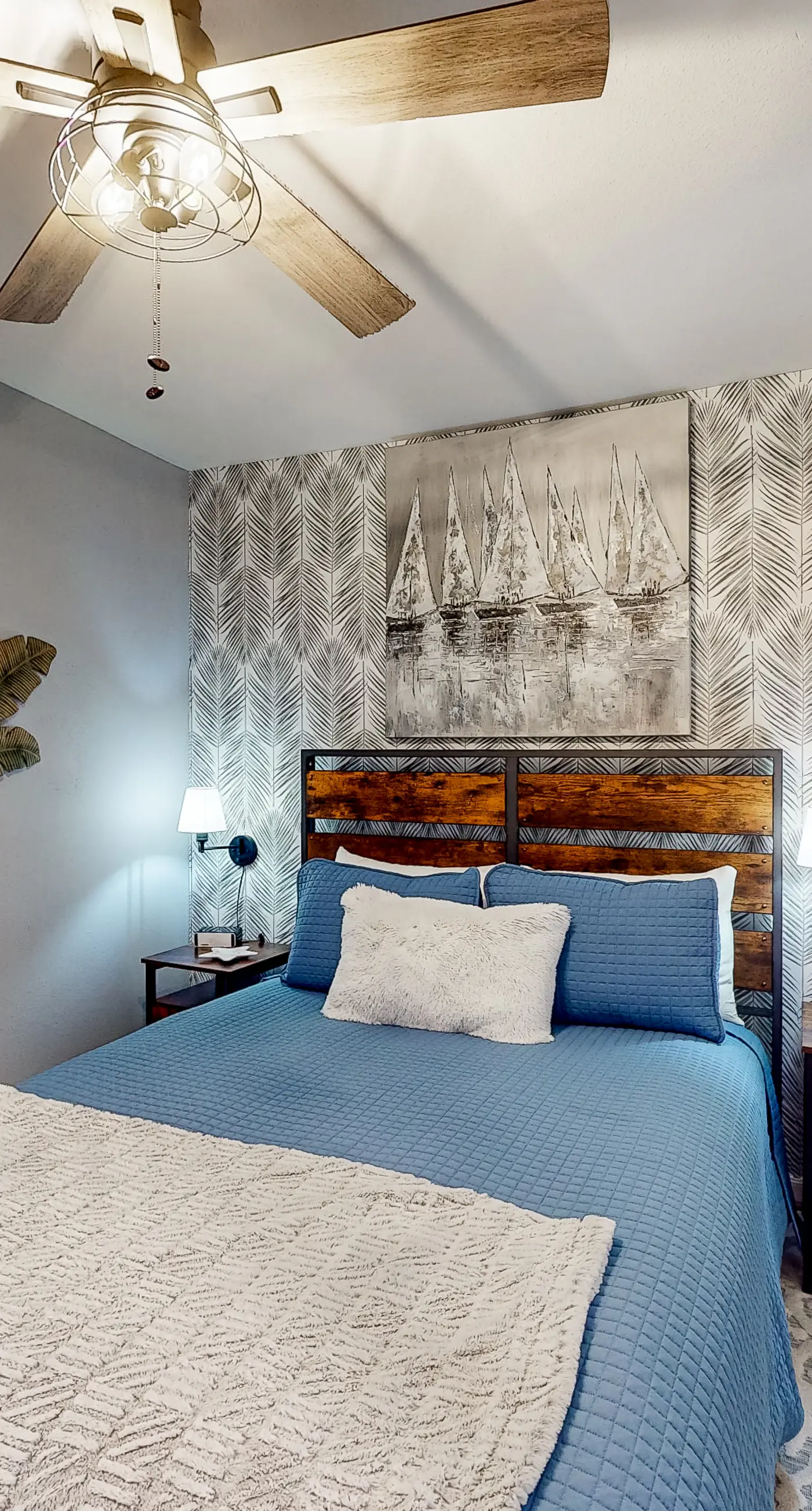 Renovated Gulf-side condo with pools, hot tub, & fitness center