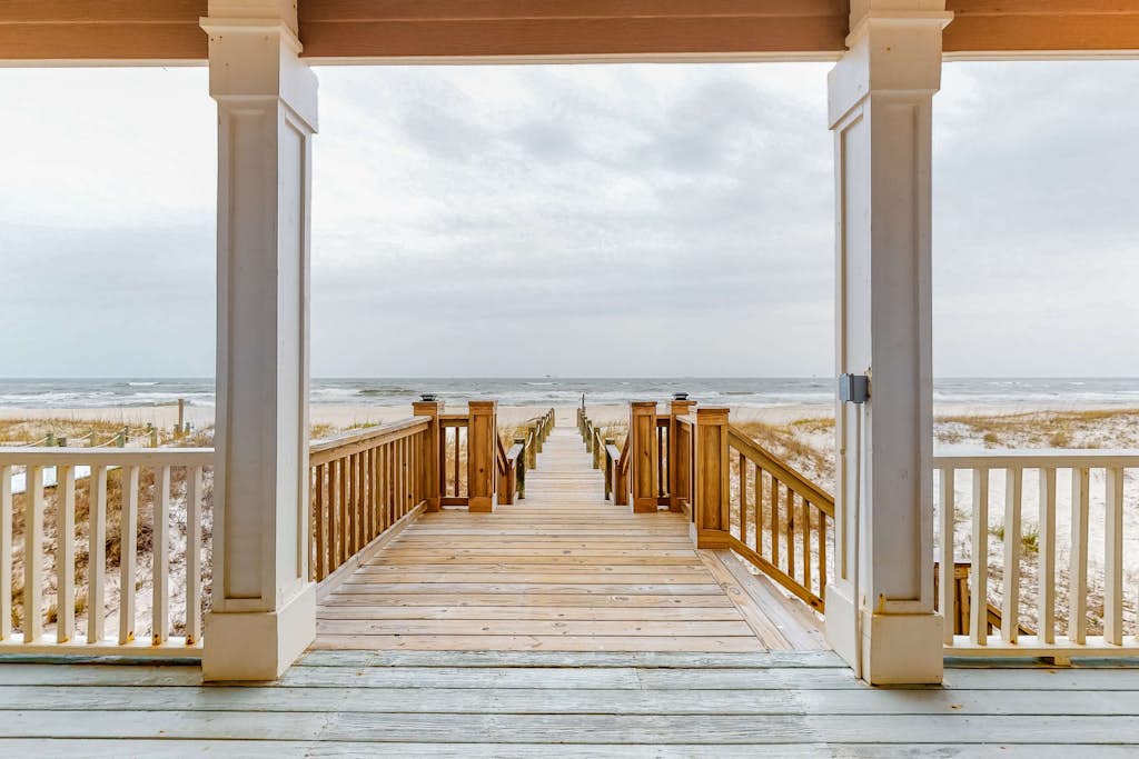 The Courthouse -Spacious 6 BR Gulf Front Home