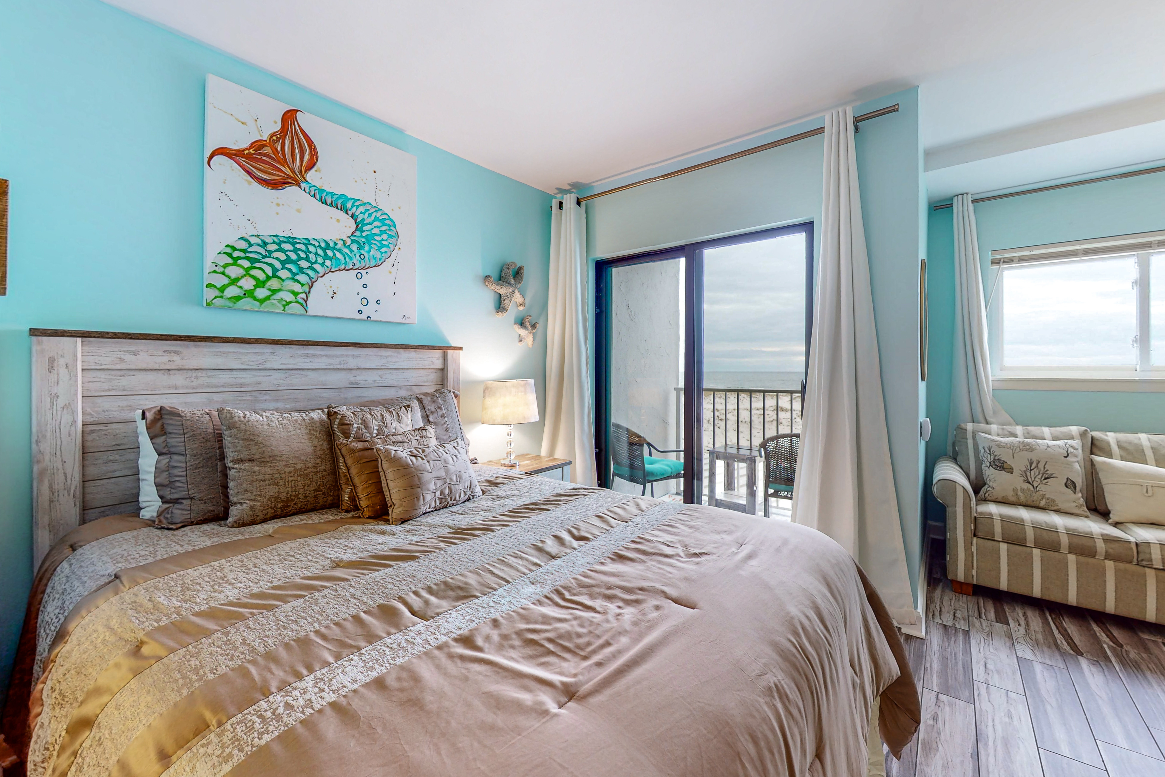 Beachfront suite with kitchenette, saltwater pool, tennis & putting green
