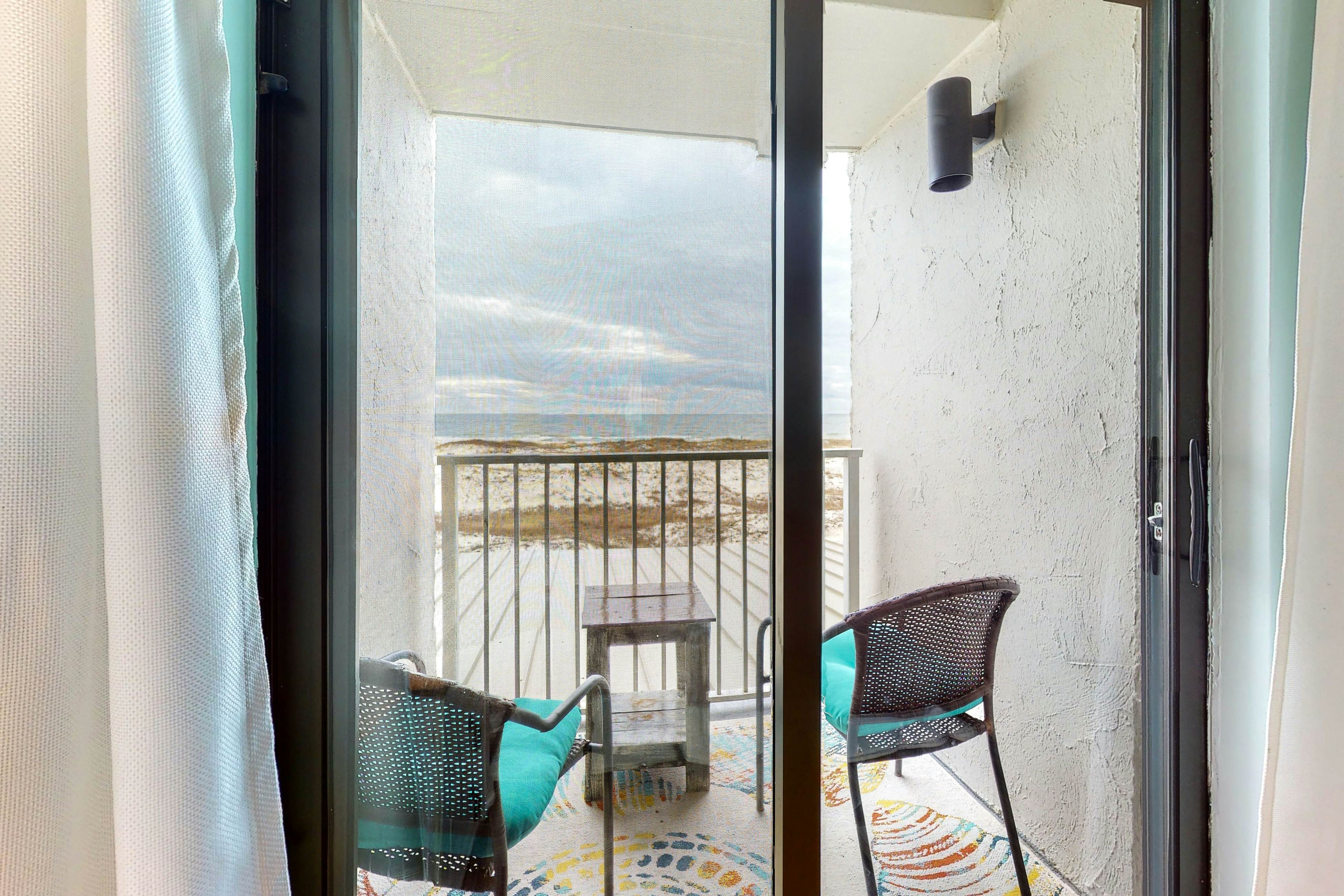 Beachfront suite with kitchenette, saltwater pool, tennis & putting green