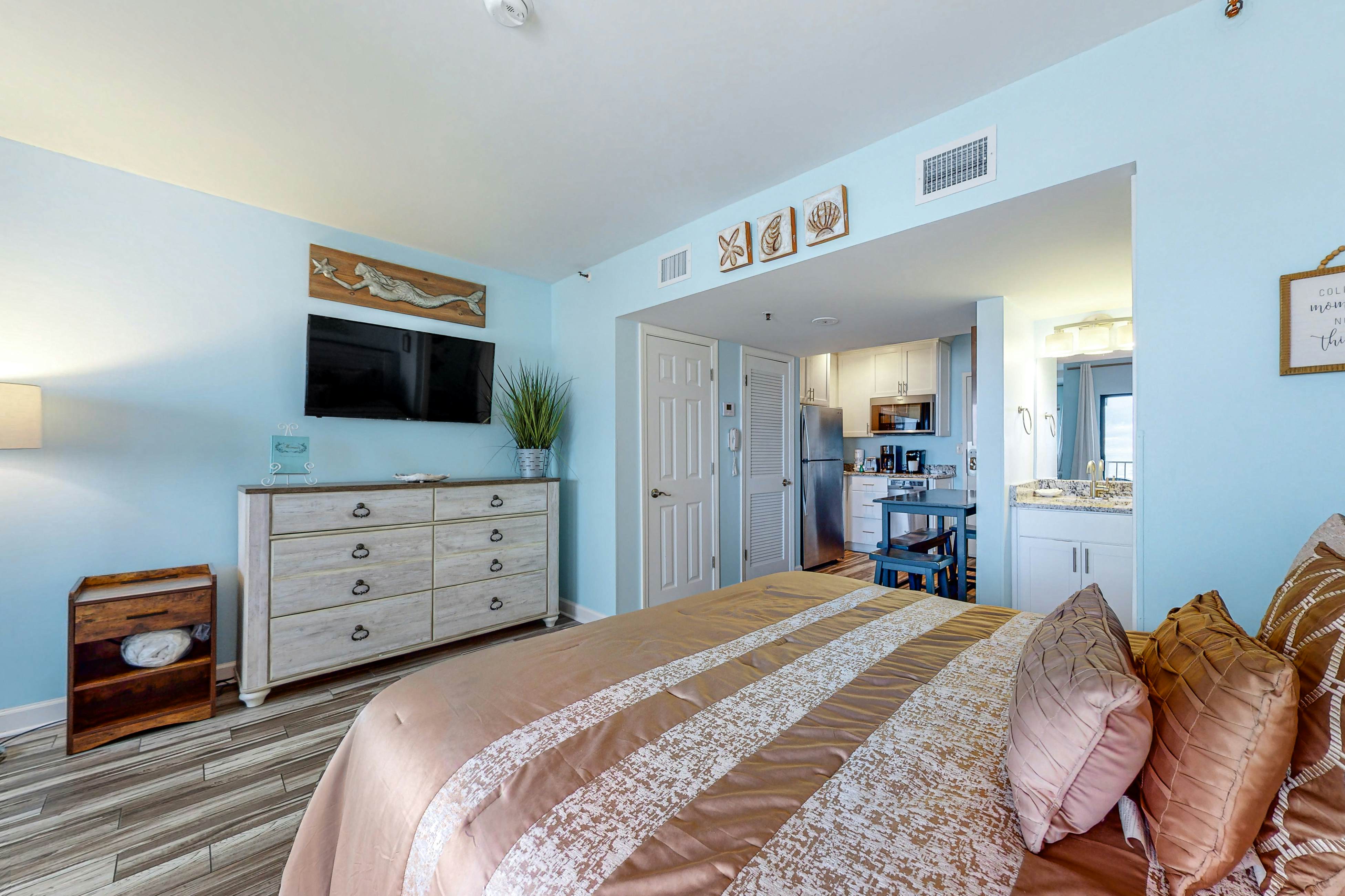 Beachfront suite with kitchenette, saltwater pool, tennis & putting green