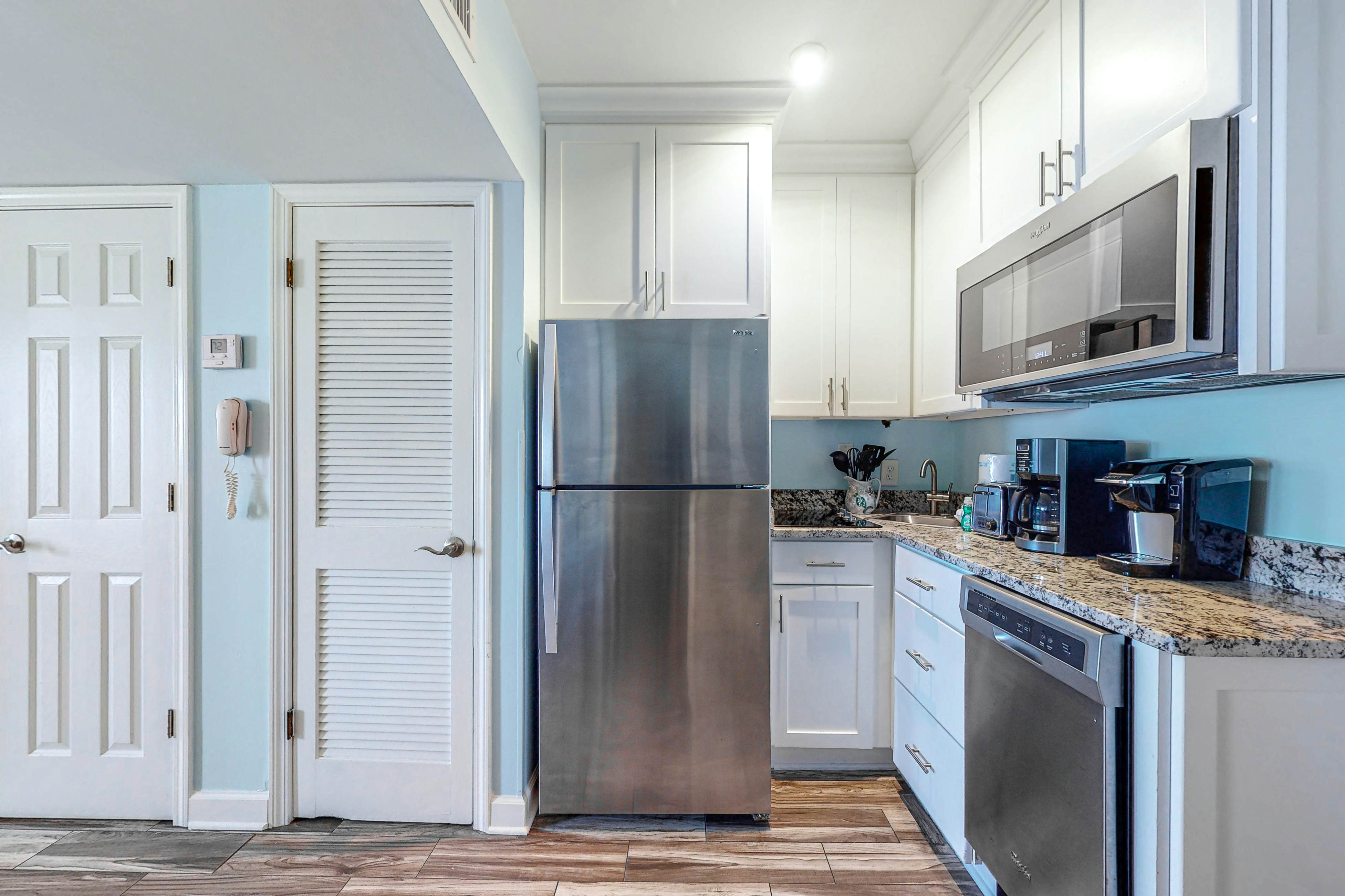 Beachfront suite with kitchenette, saltwater pool, tennis & putting green